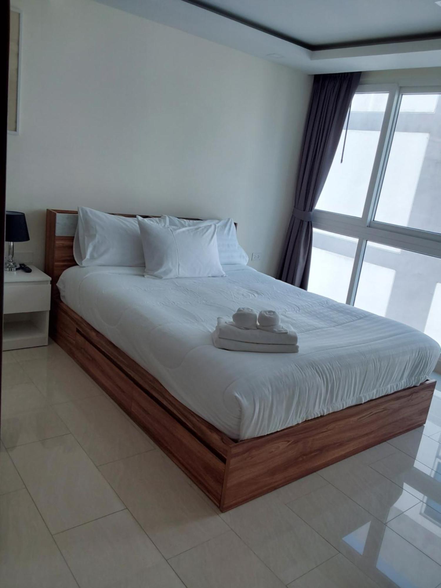 Grand Avenue, 2 Bed-/ 2 Bathroom, 70 Sqm, Pool View Apartment Pattaya
