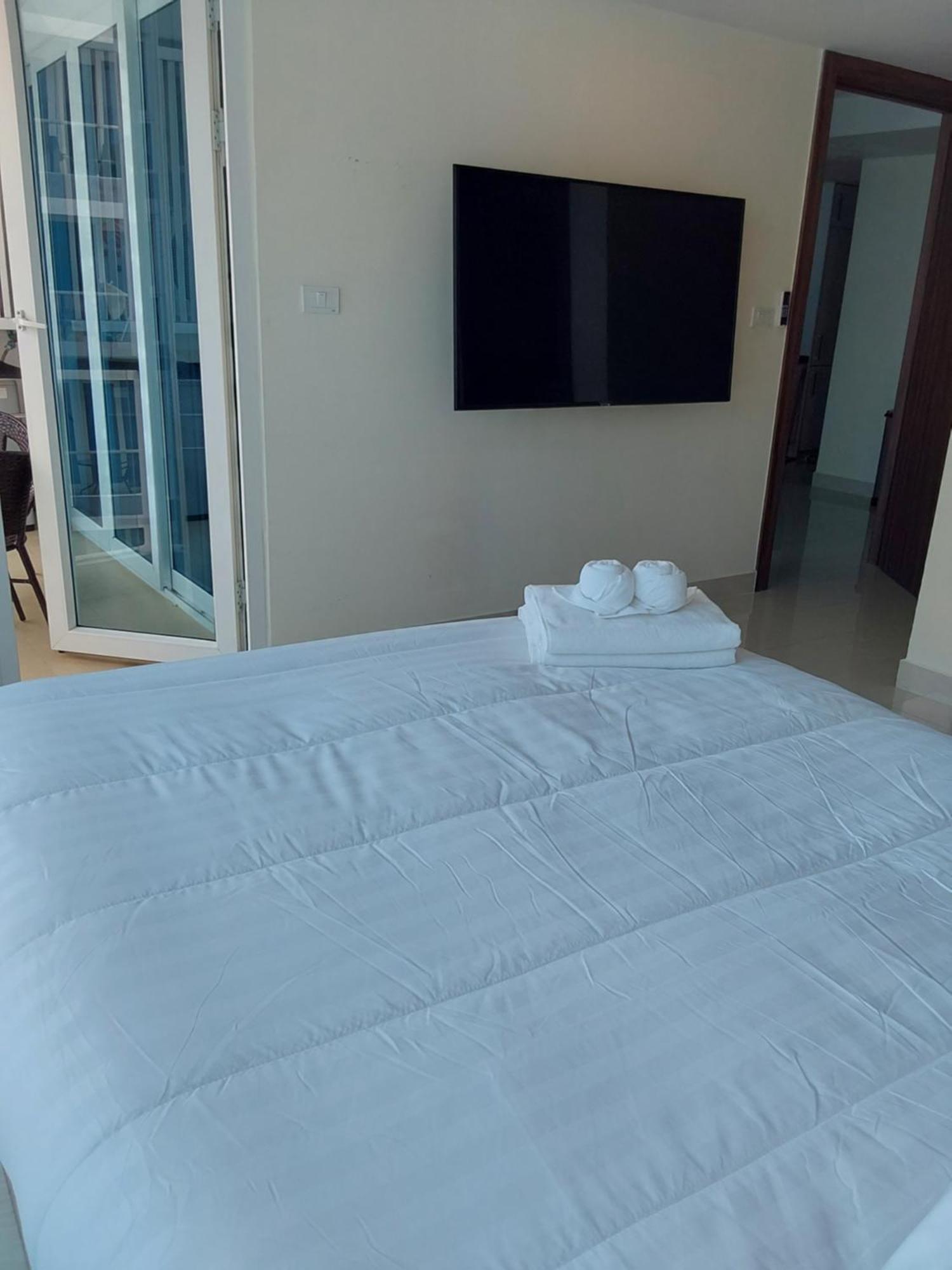 Grand Avenue, 2 Bed-/ 2 Bathroom, 70 Sqm, Pool View * Pattaya