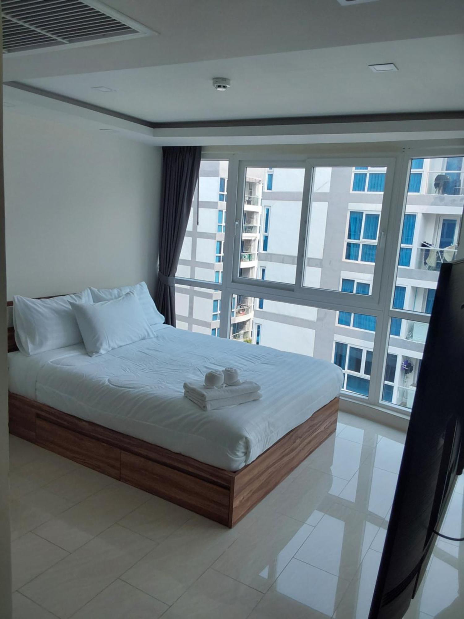Grand Avenue, 2 Bed-/ 2 Bathroom, 70 Sqm, Pool View Apartment Pattaya