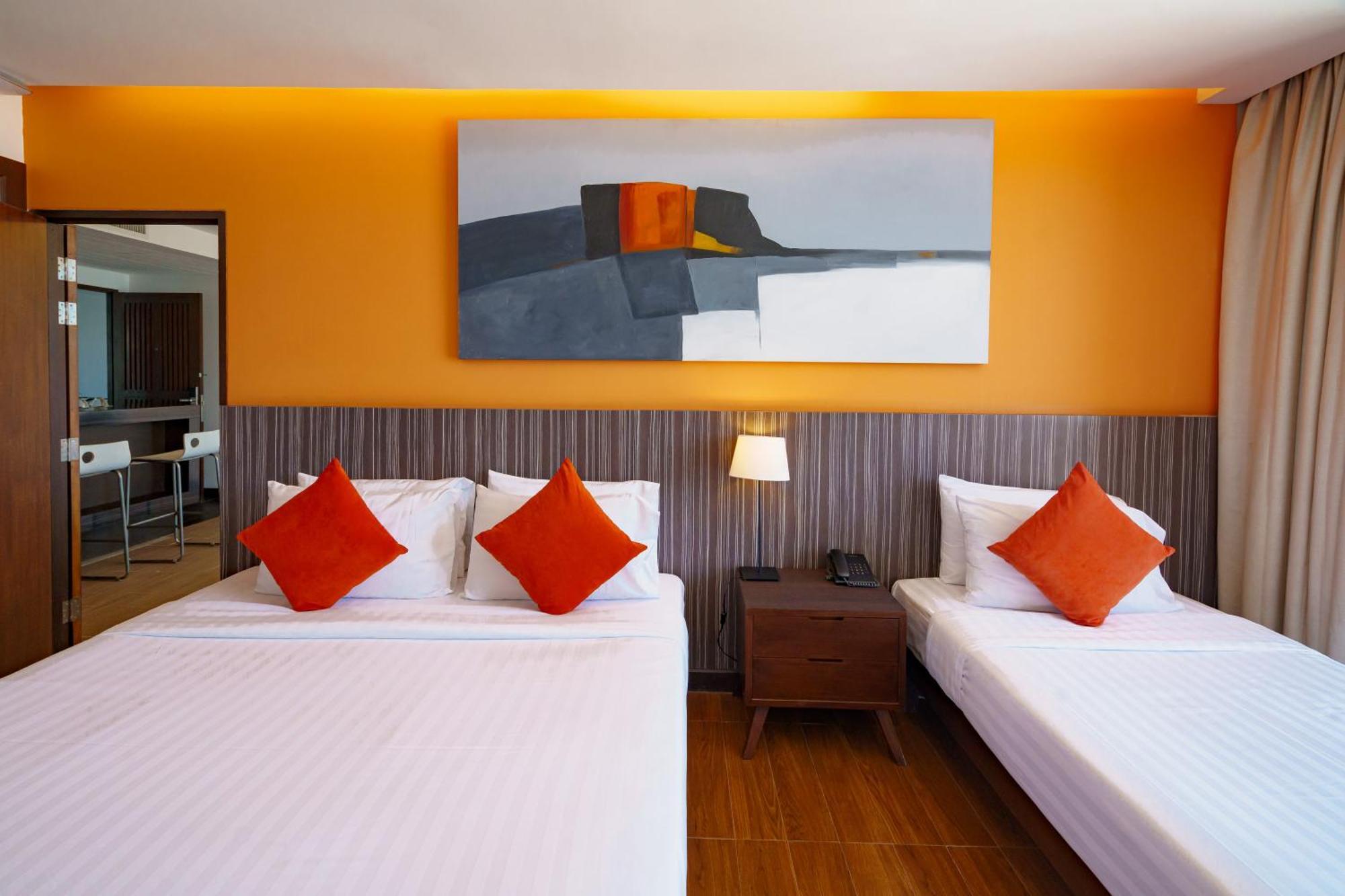 J Hotel 4*