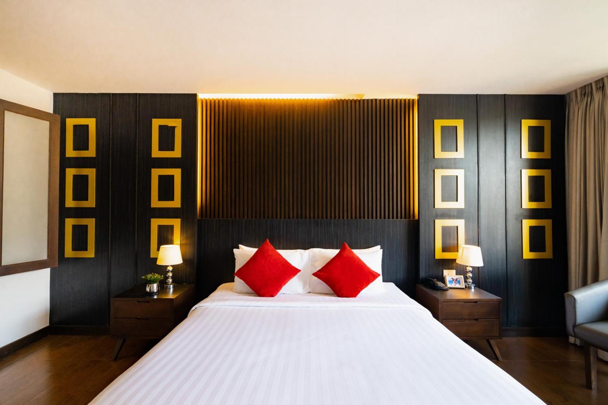 Hotel J