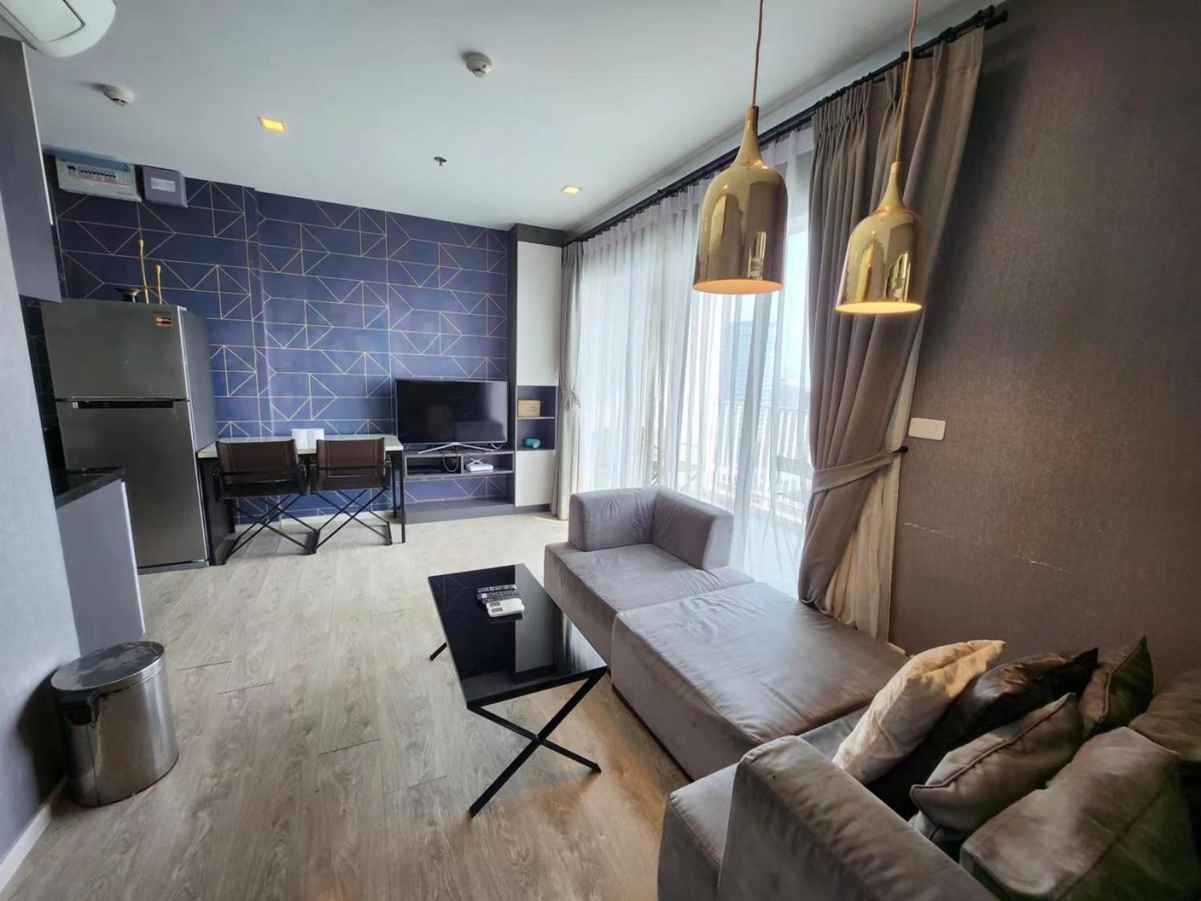 泰国芭提雅thebase无边游泳池公寓 *