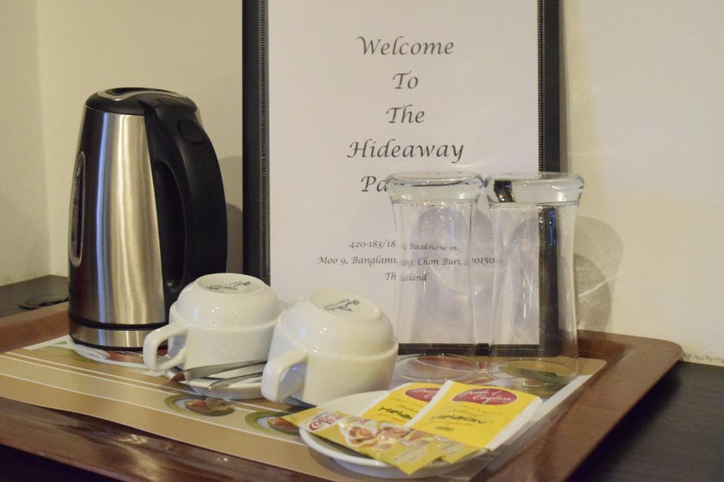 Guest house Hideaway And Bar