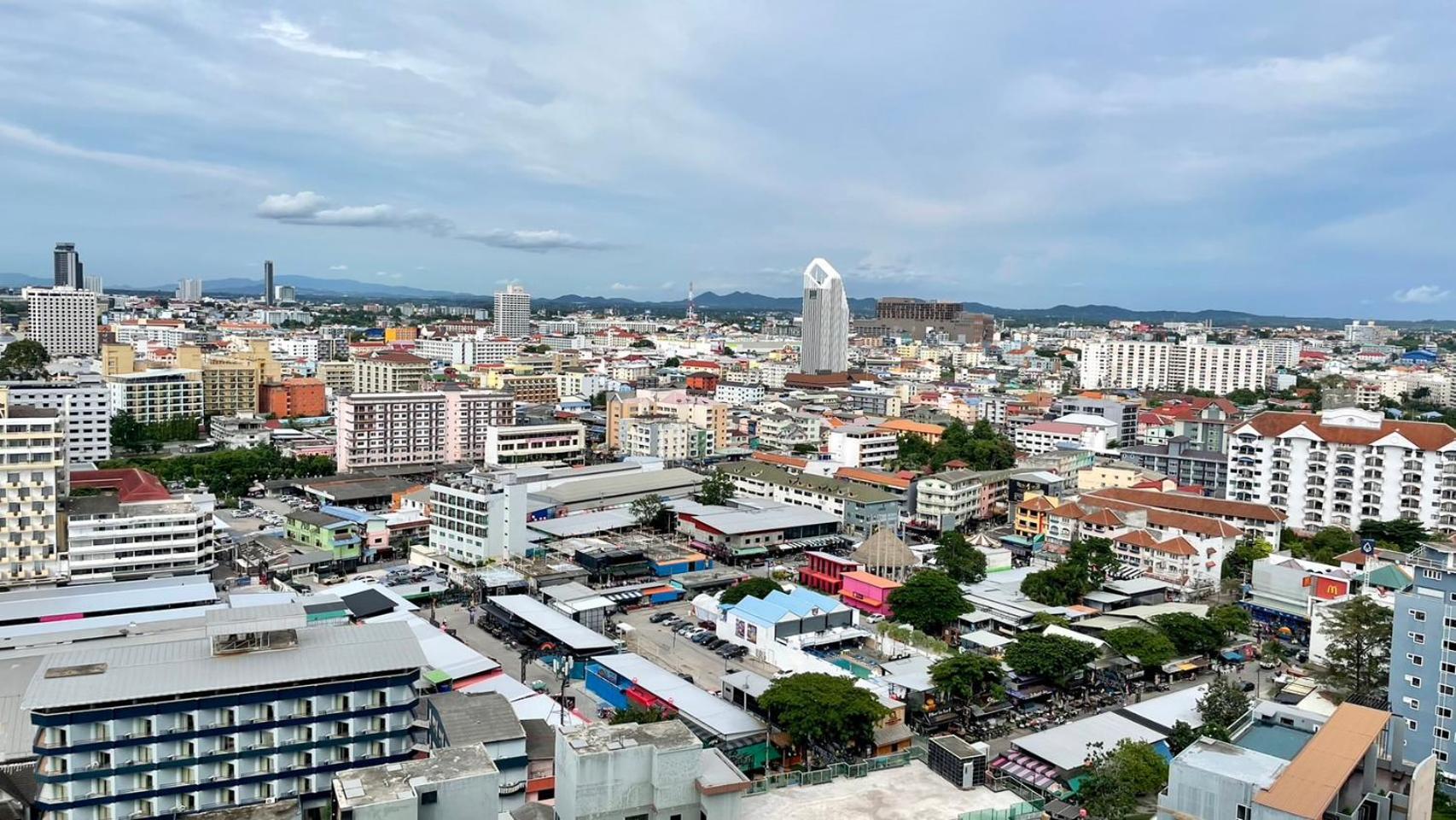 Apartment The Base 1006 By Numam Pattaya