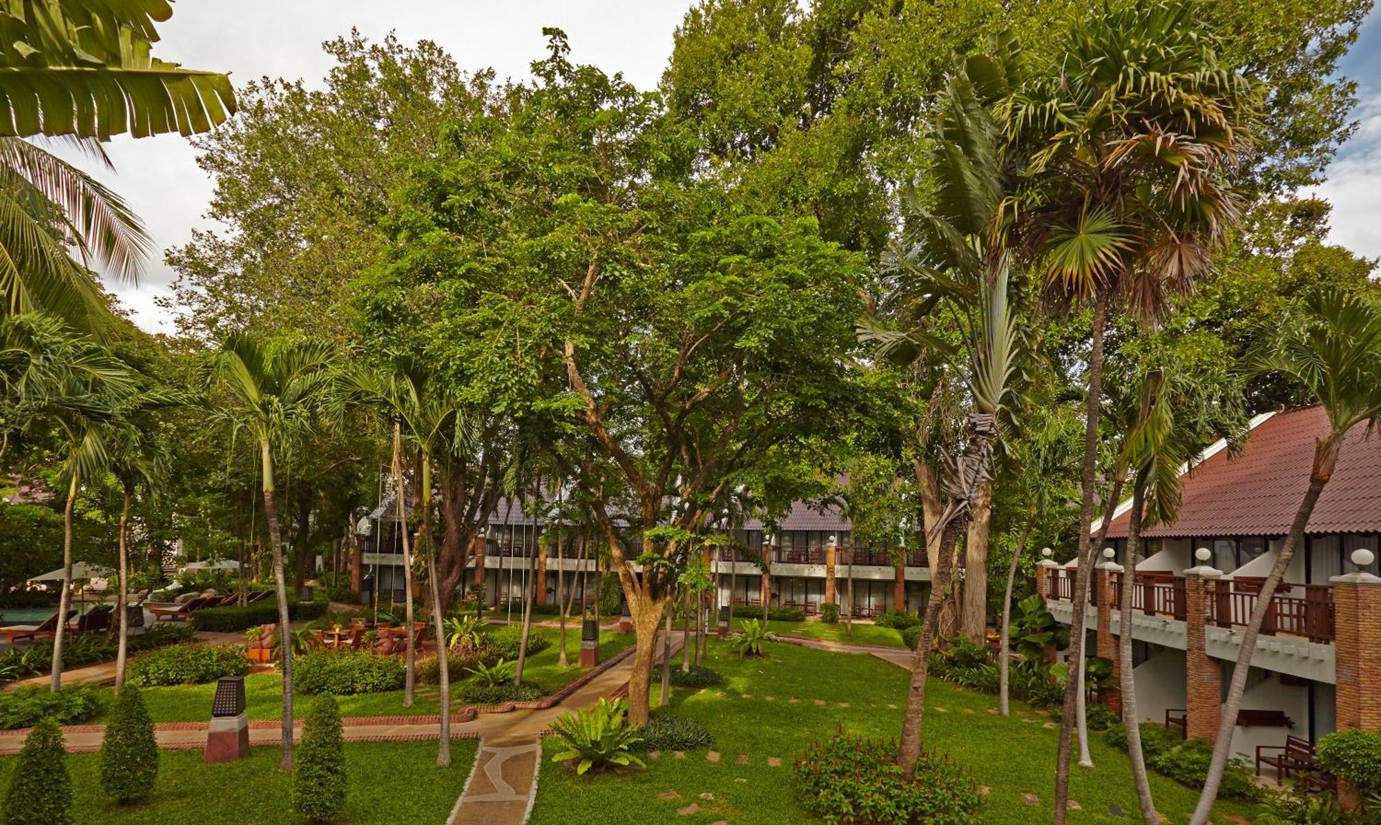 Resort Woodlands And Pattaya