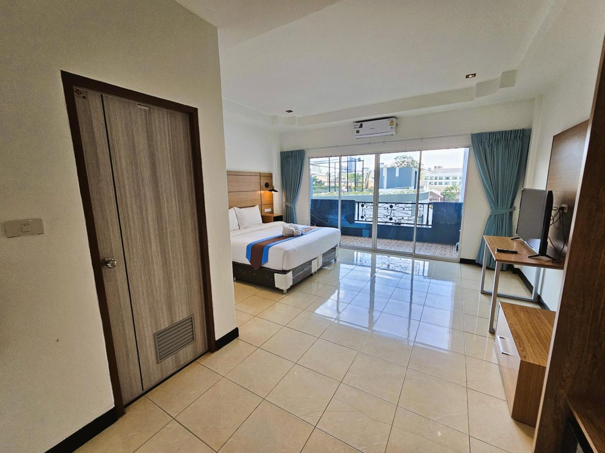 The Base Hotel 3*
