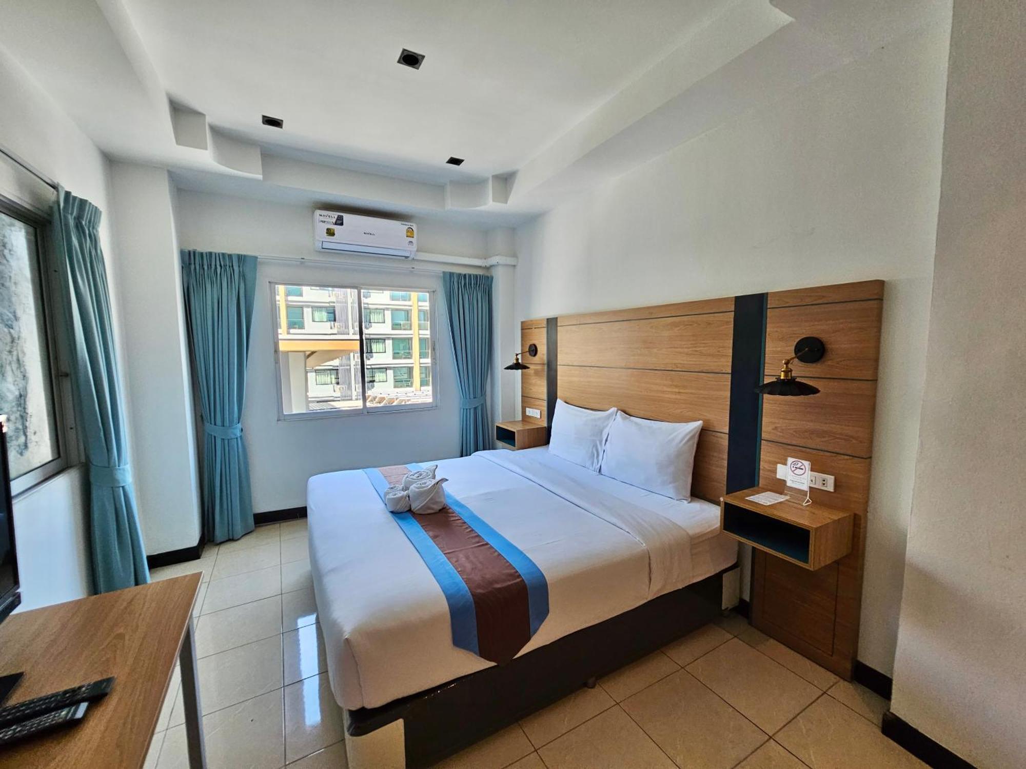 Hotel The Base 3*