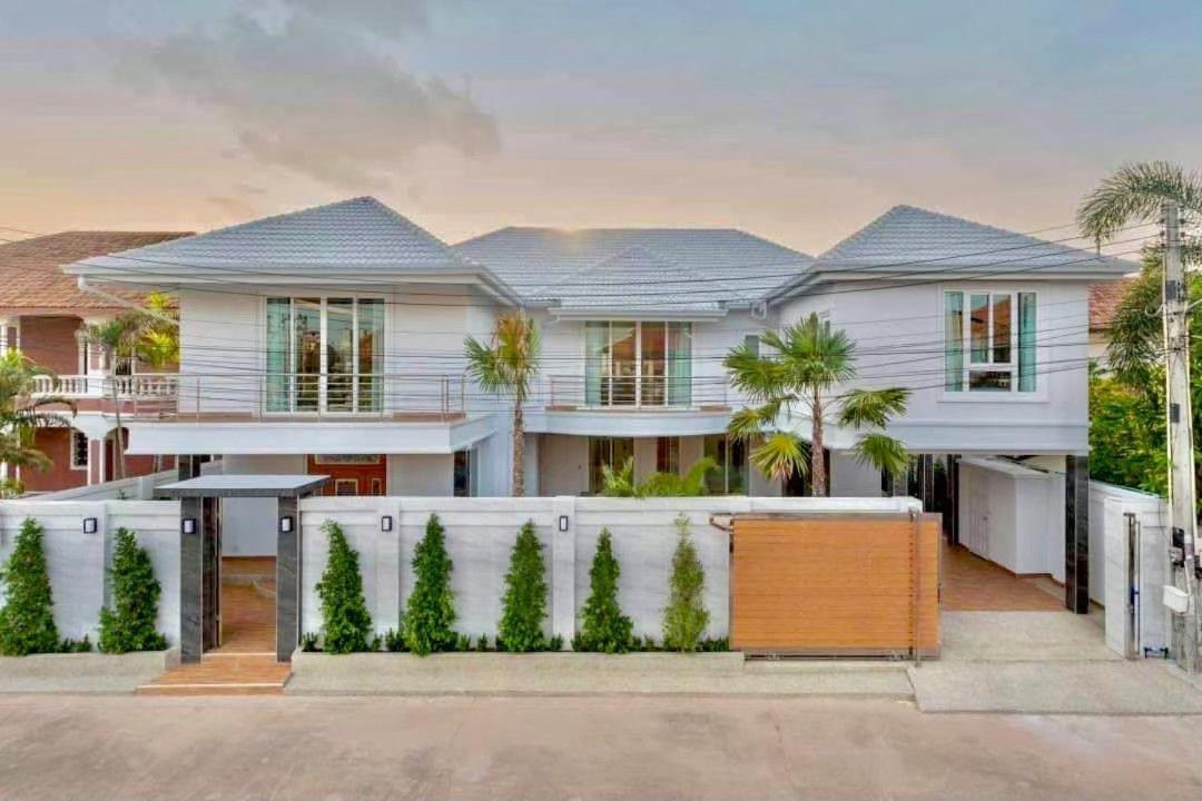 Tagvilla Lagoon Pool In 8 Bedroom Villa Pattaya