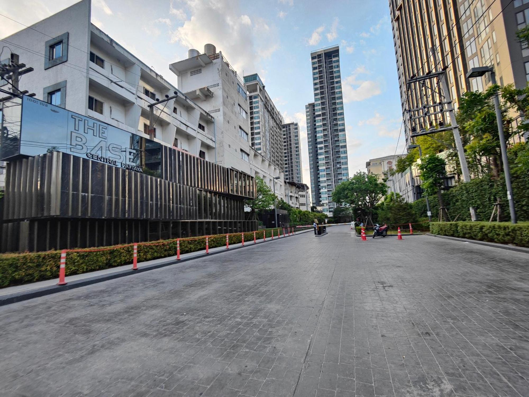 Apartment The Base Th *