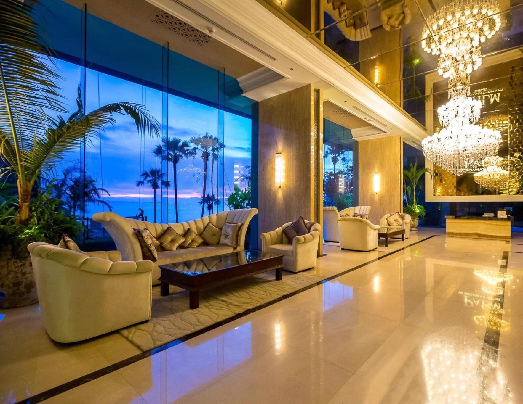 Luxurious Beachfront *