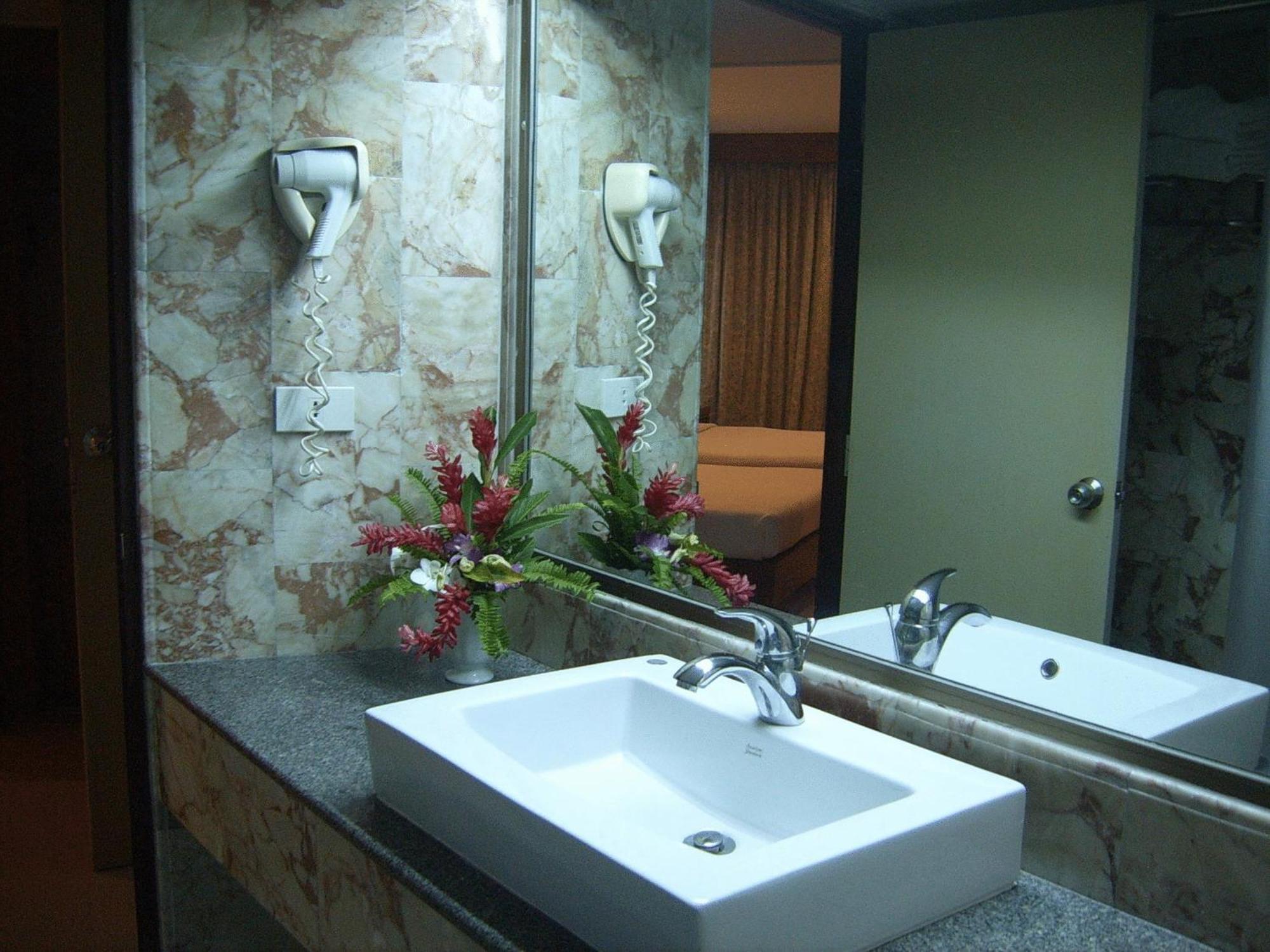 Hotel Royal Twins Palace 4*