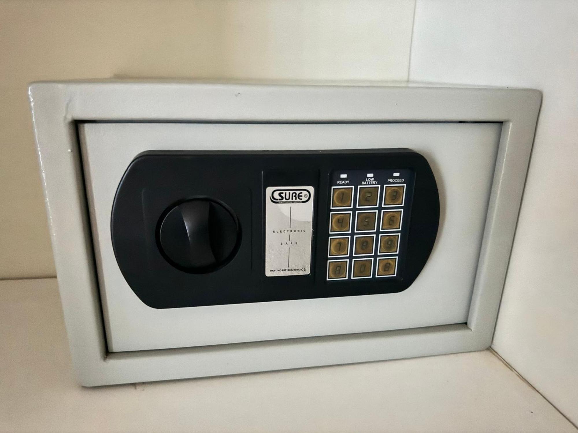 芭提雅中心地带 Centara Avenue 一房公寓6楼紧邻海滩, 酒吧街, 购物中心 Pattaya