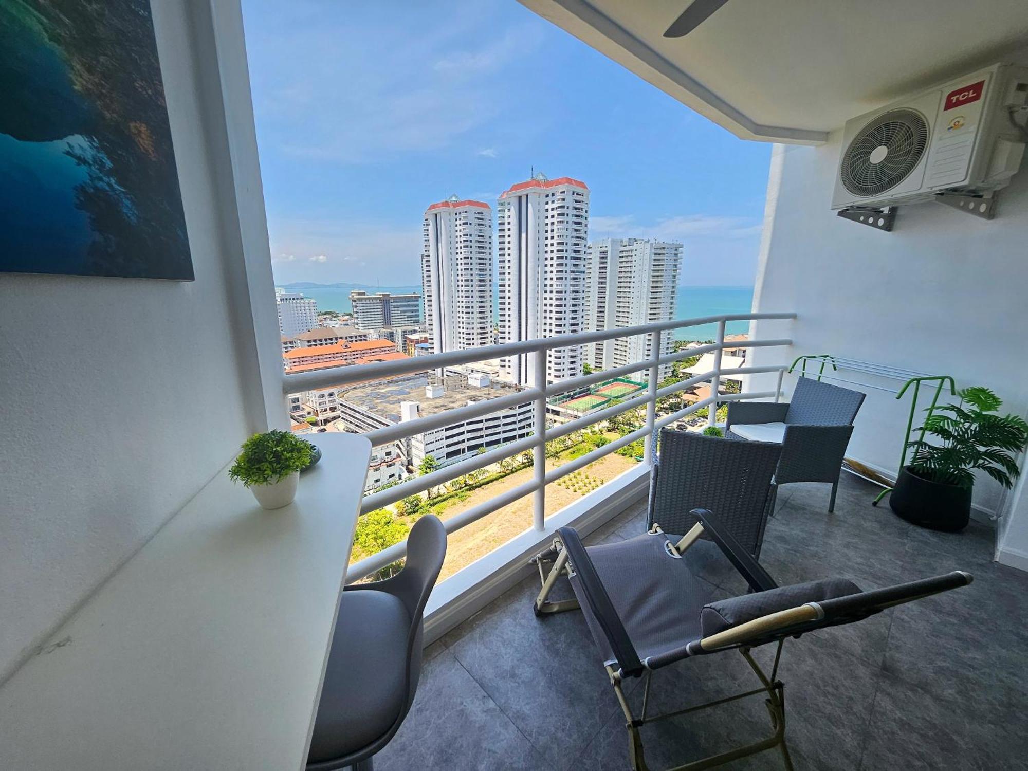 View Talay 5 Jomtien Beachfront Apartment