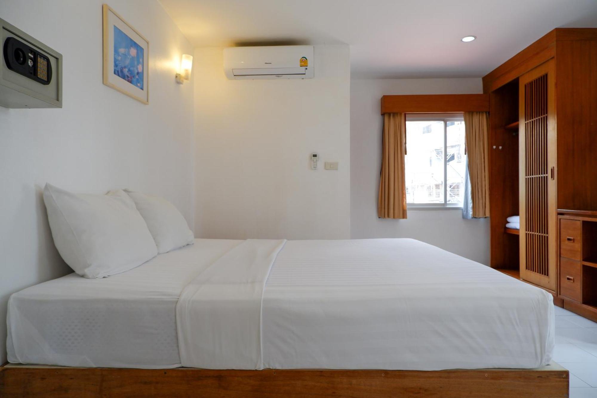 18 Coins Budget Hotel 2*