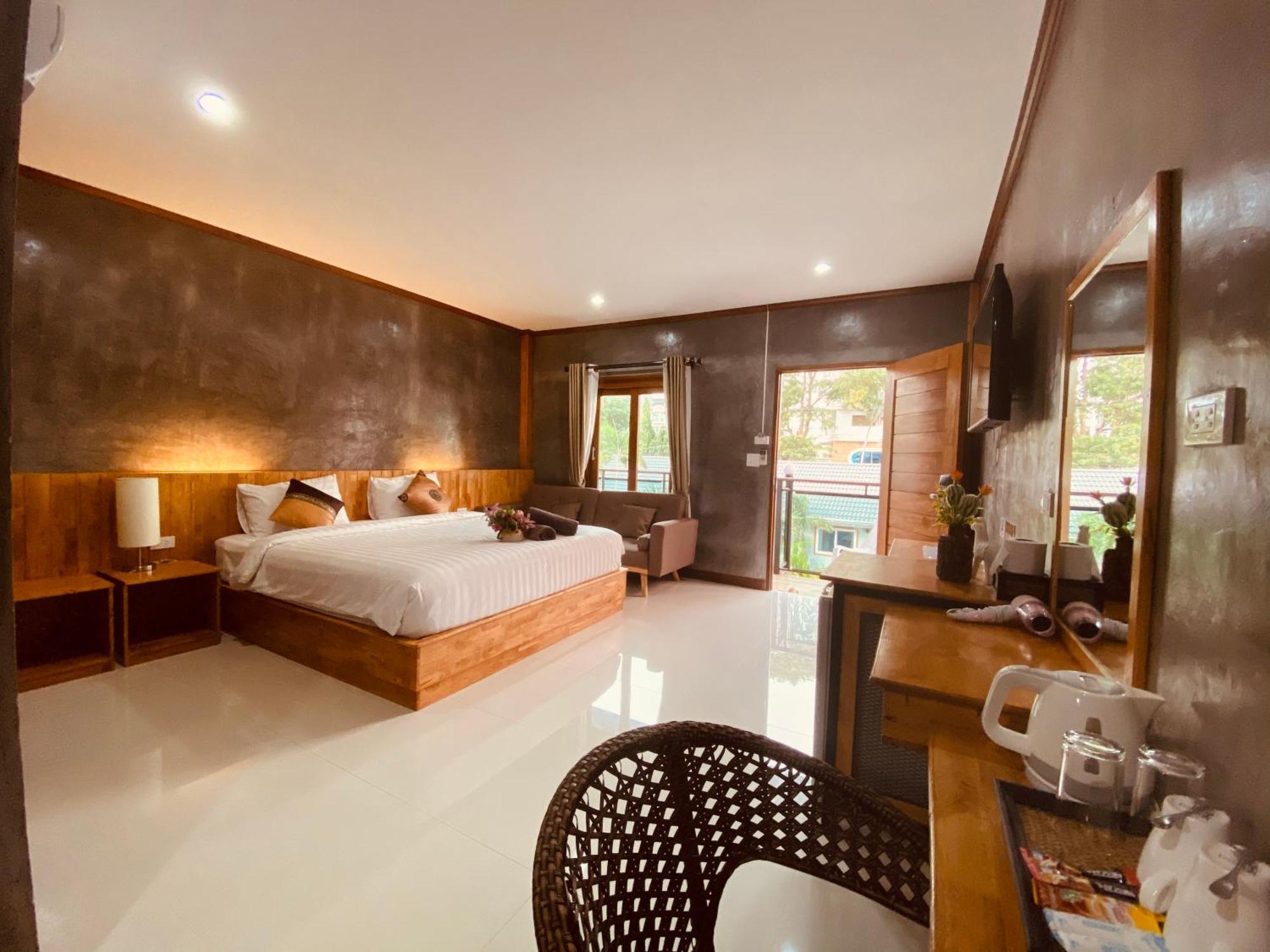 Paradise Land Hotel