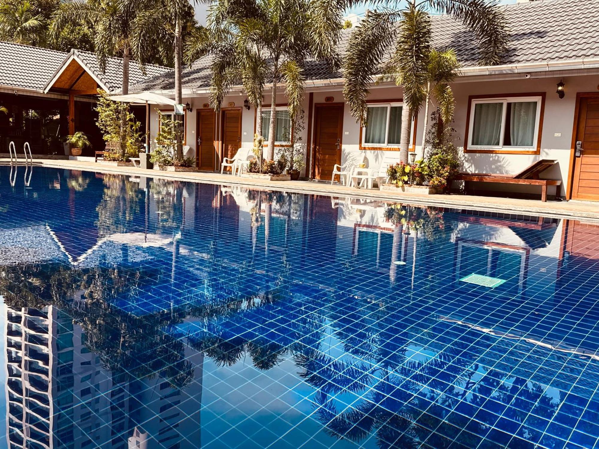 Paradise Land Hotel