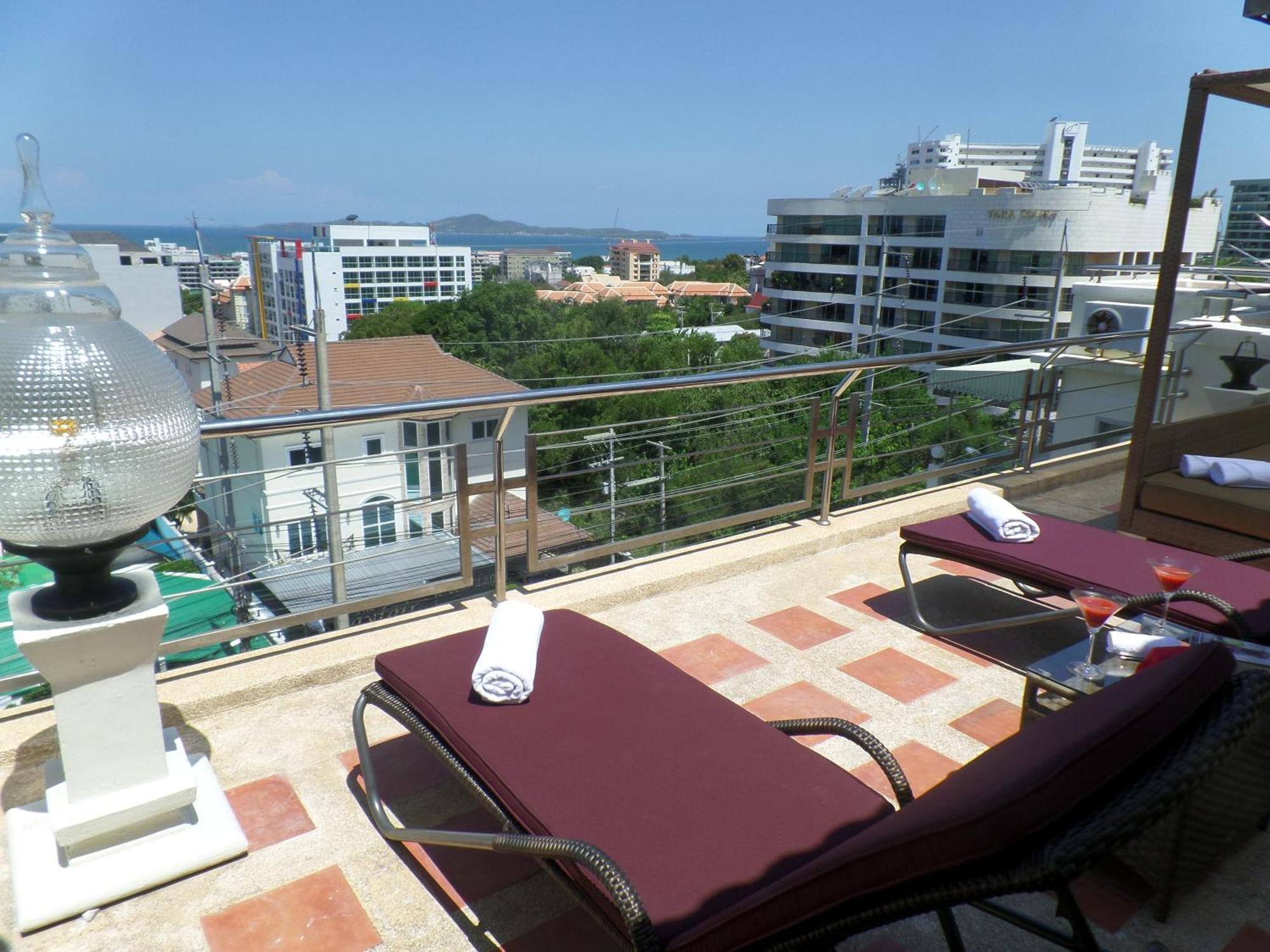 Westbury Aparthotel Pattaya