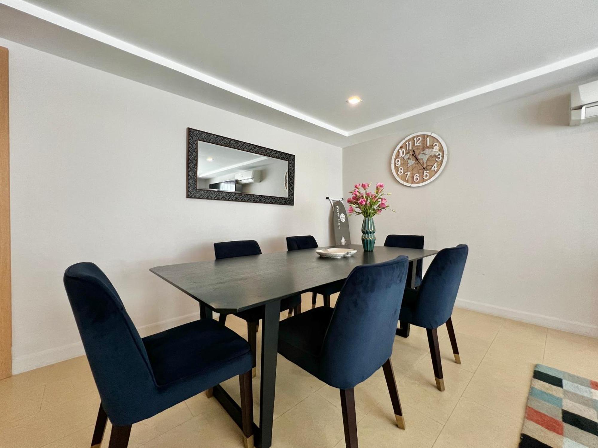 Apartment The Aurora Praatumnak - Luxury Two Bedroom Near The Sea Pattaya