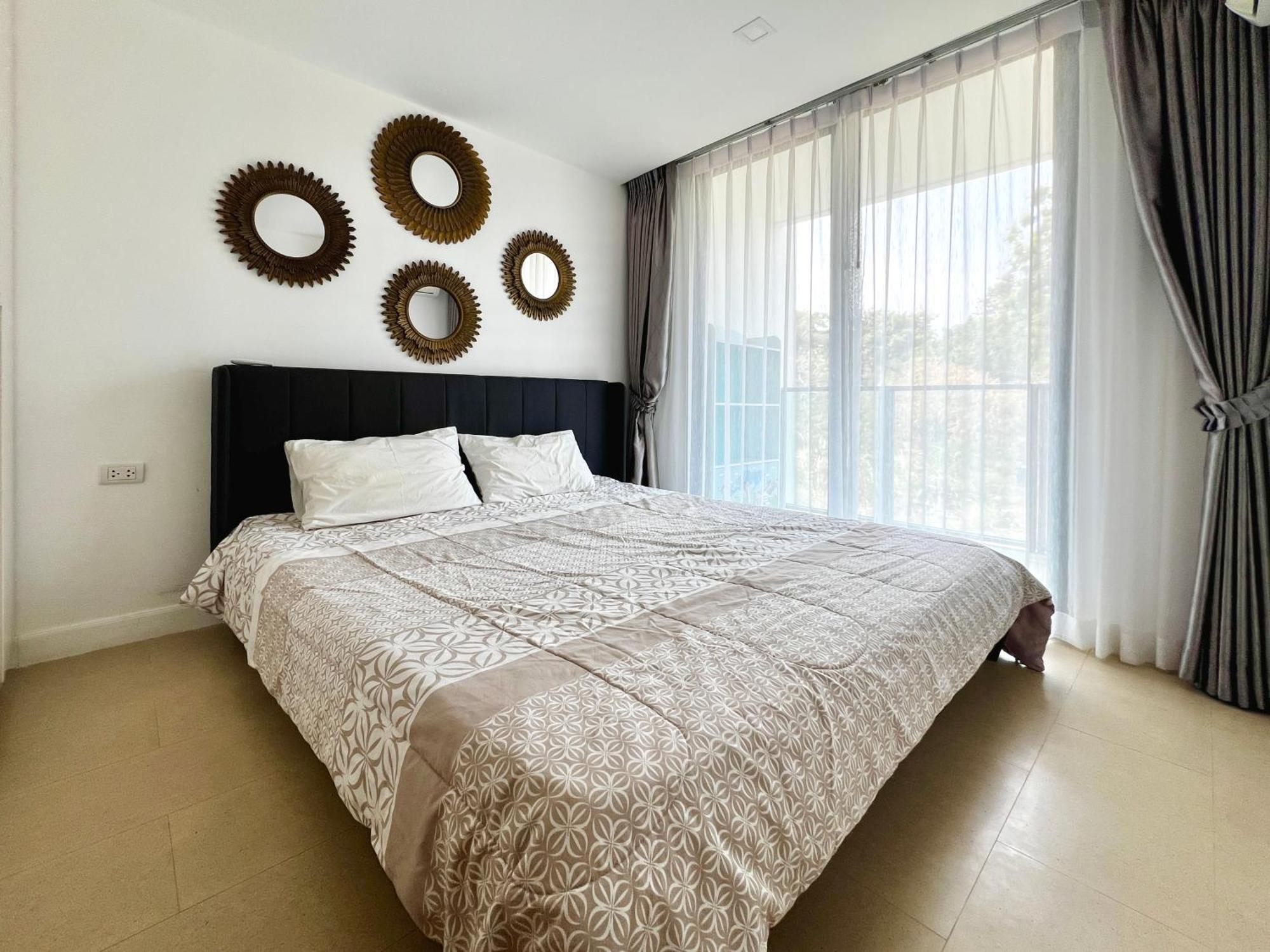 The Aurora Praatumnak - Luxury Two Bedroom Near The Sea *