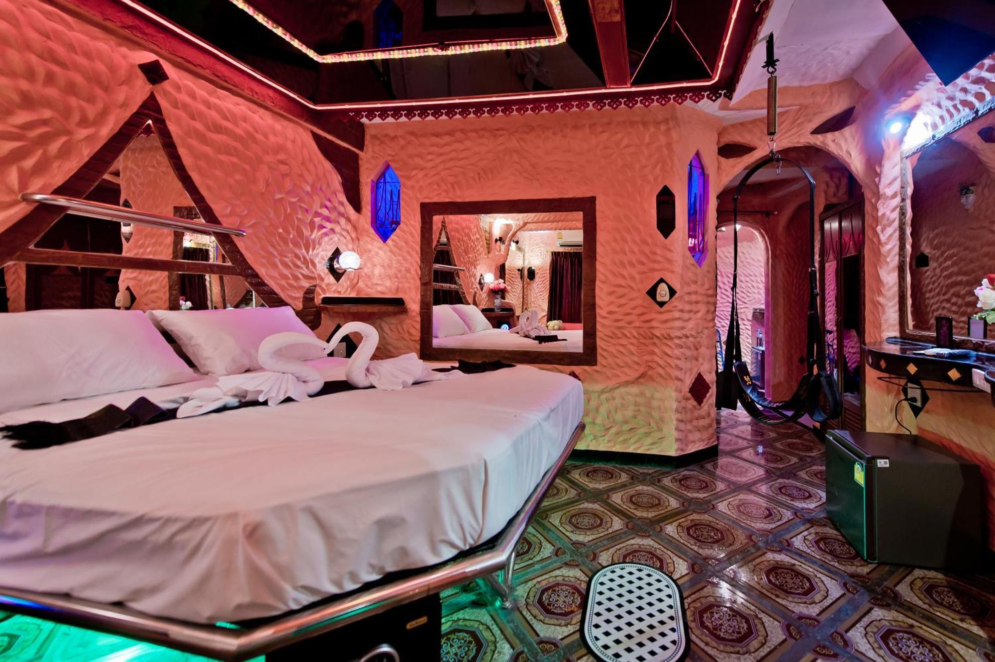 Penthouse Hotel 3*