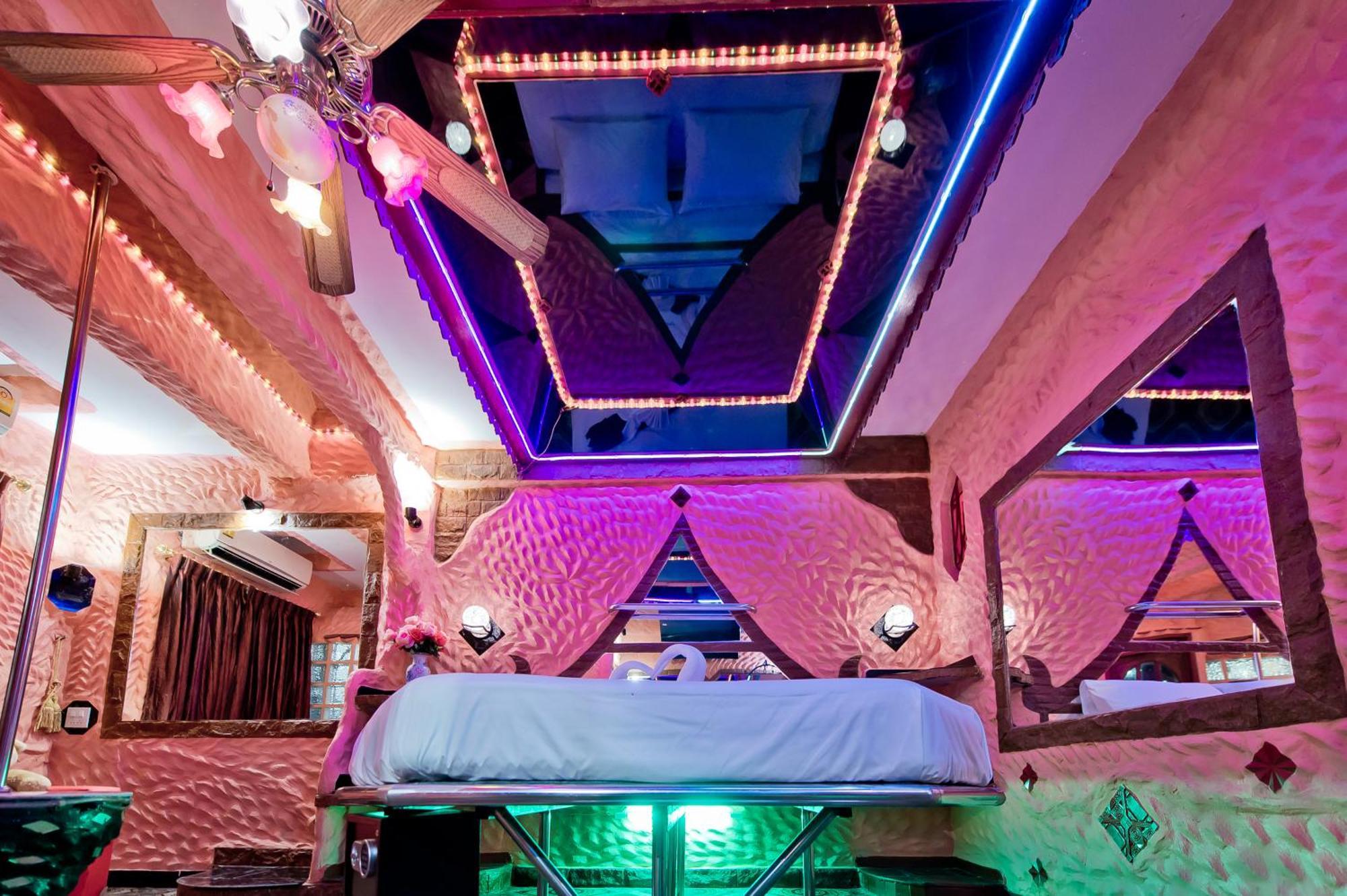 Penthouse Hotel 3*