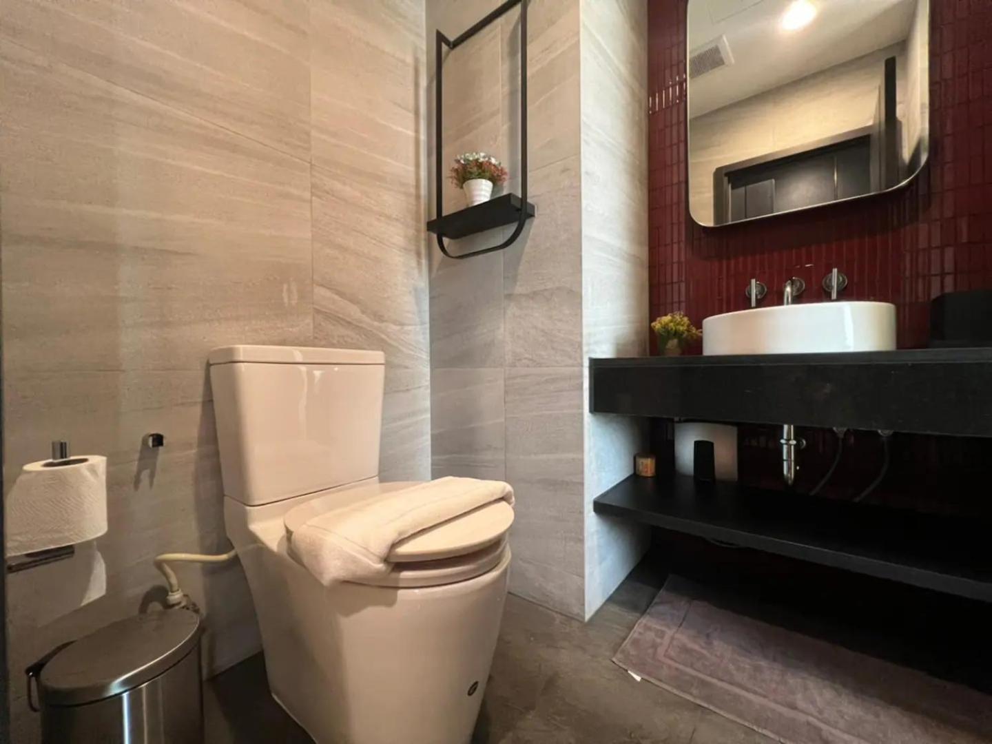 Apartment Downtown Chic Rooftop Pool #e212a12