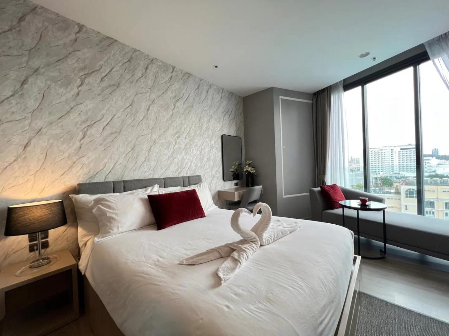 Downtown Chic Rooftop Pool #e212a12 Pattaya