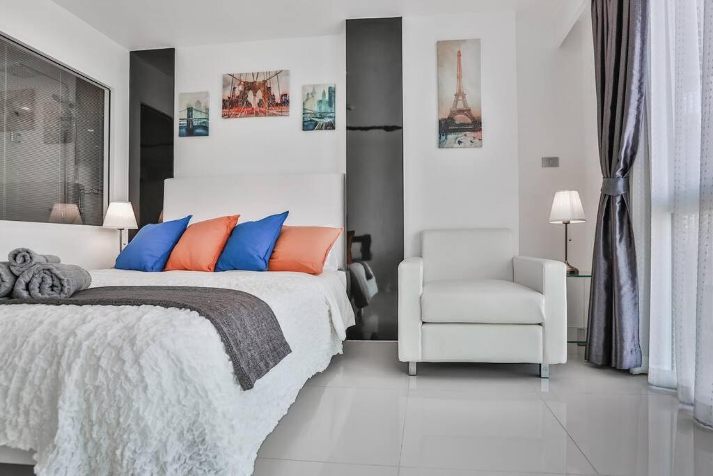 New In Downtown Apartment *