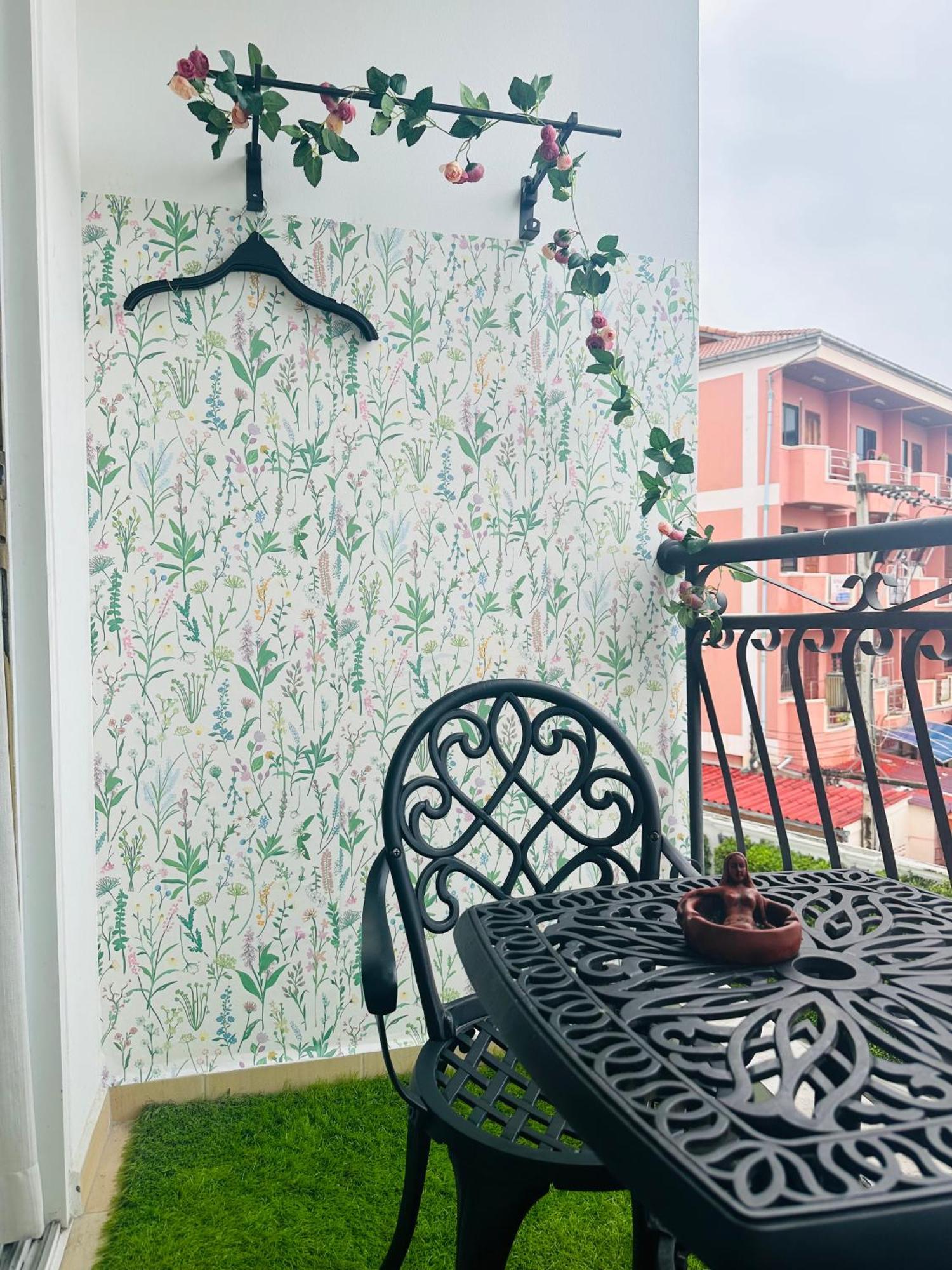 Center Luxurious Garden 2