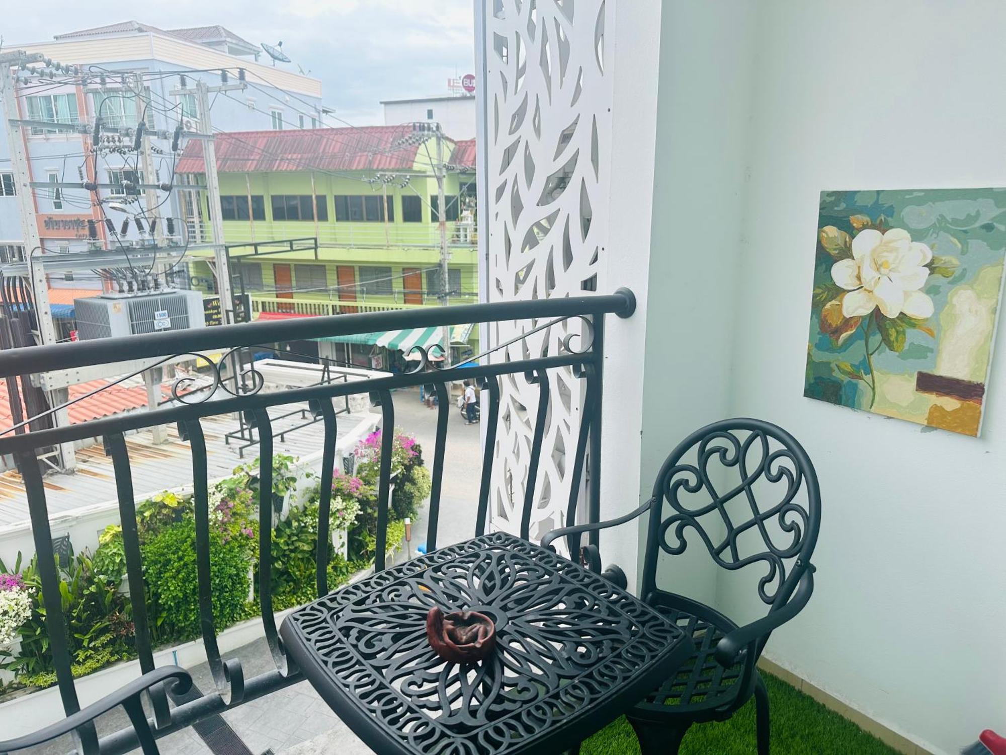 Center Luxurious Garden 2 *