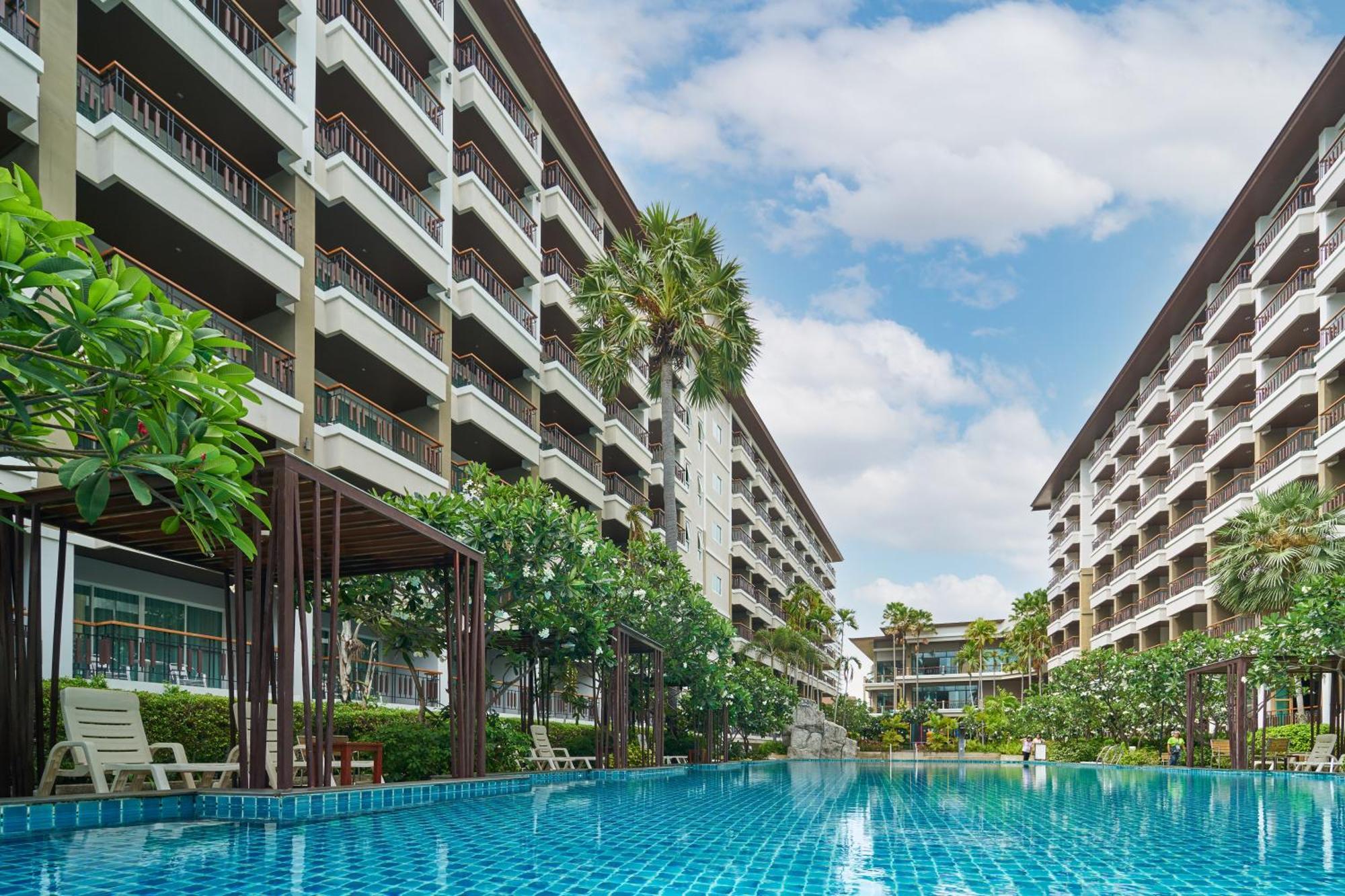 Welcome World Beachfront Hotel