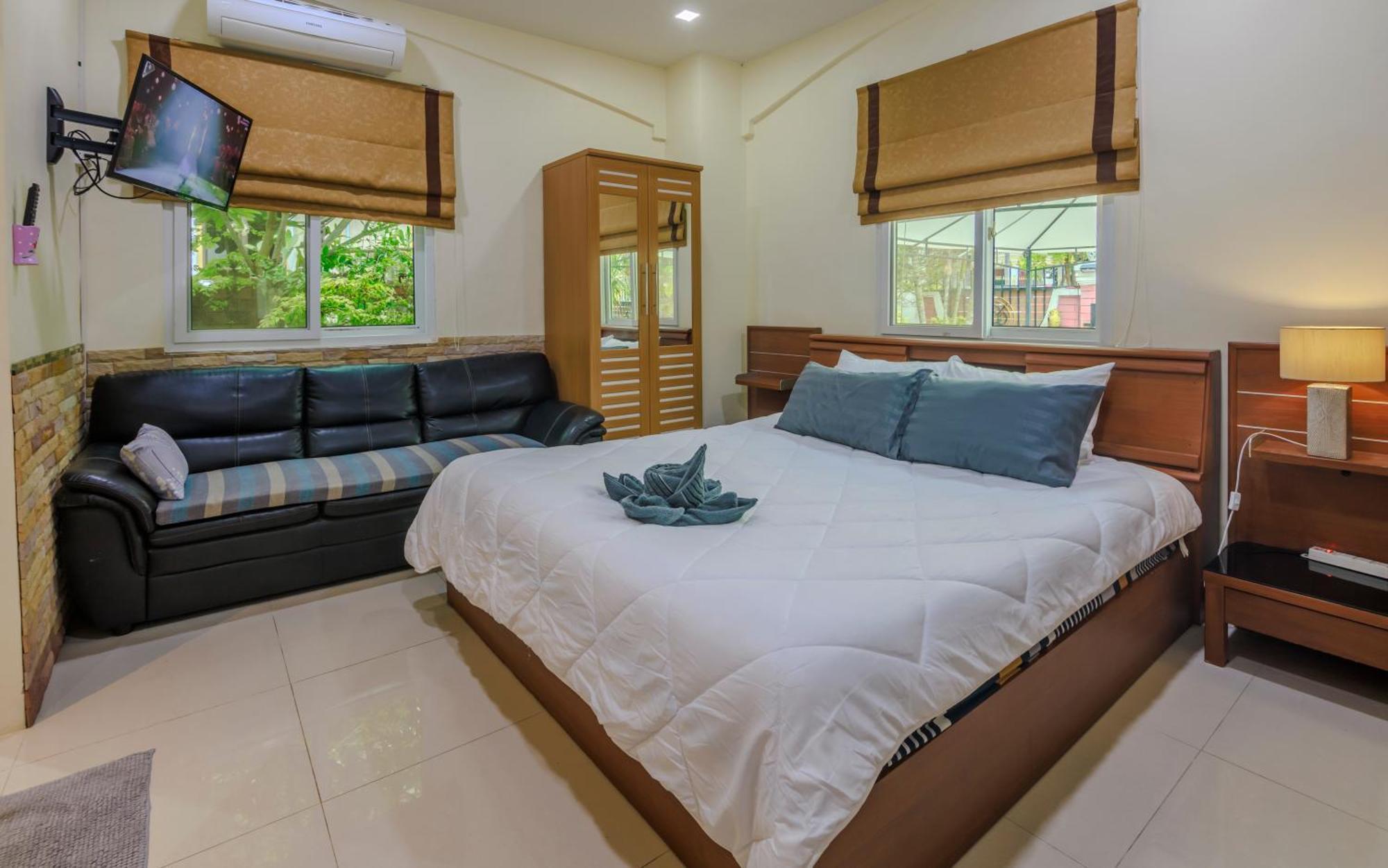 R Near Walking Street Electricity Included Villa Pattaya