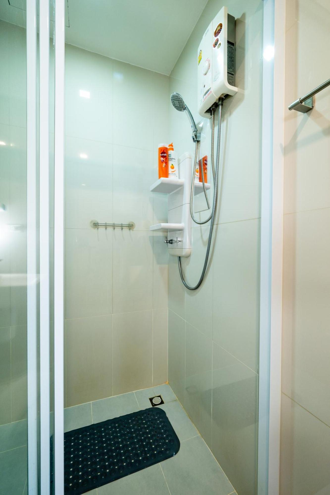 Kaws Theme Modern 1br - High Floor Seaview *