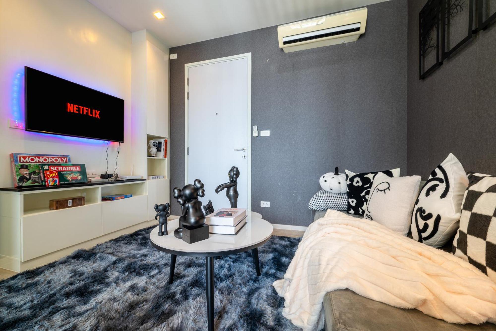 Apartment Kaws Theme Modern 1br - High Floor Seaview *