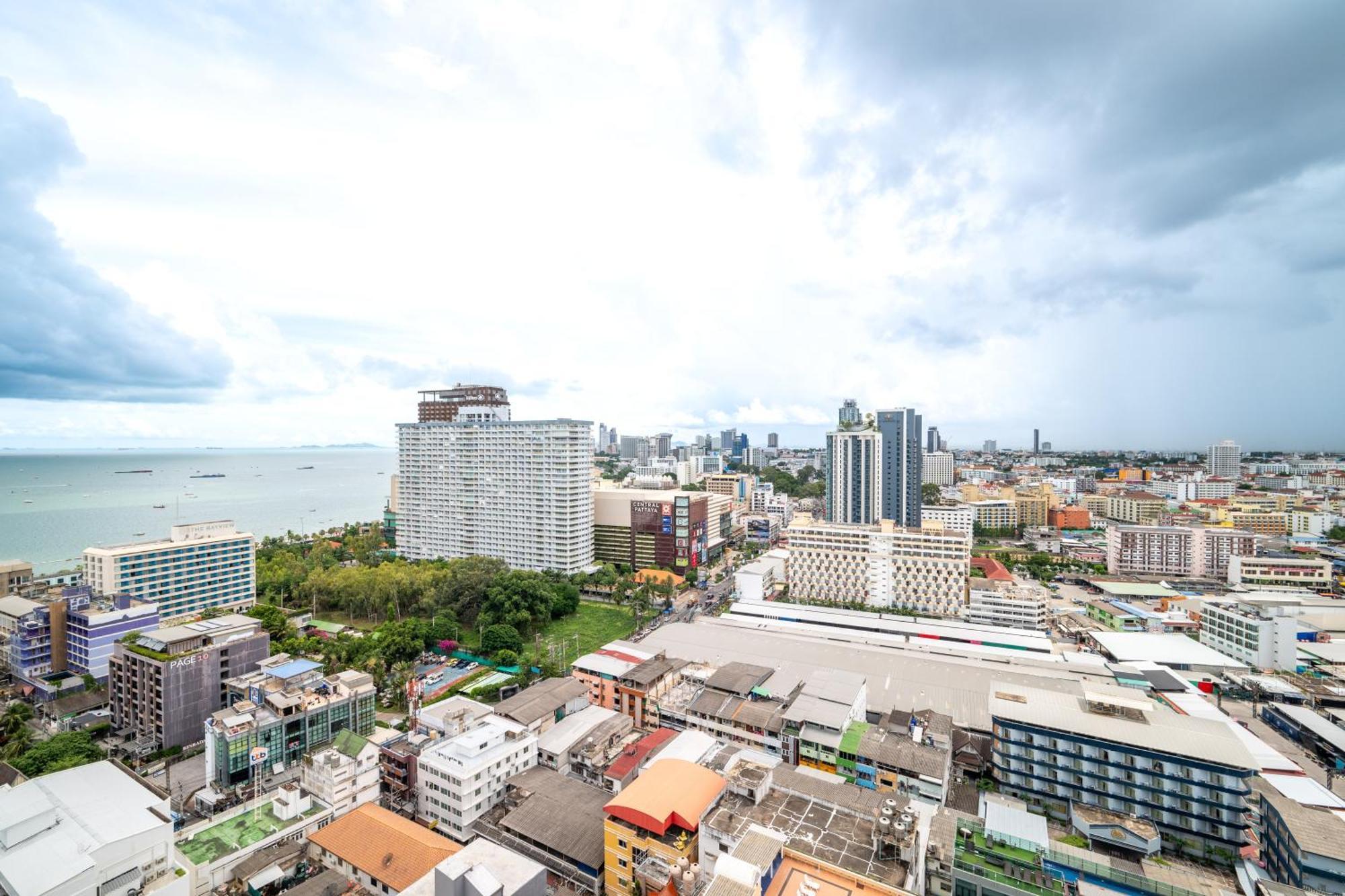 Kaws Theme Modern 1br - High Floor Seaview * Pattaya