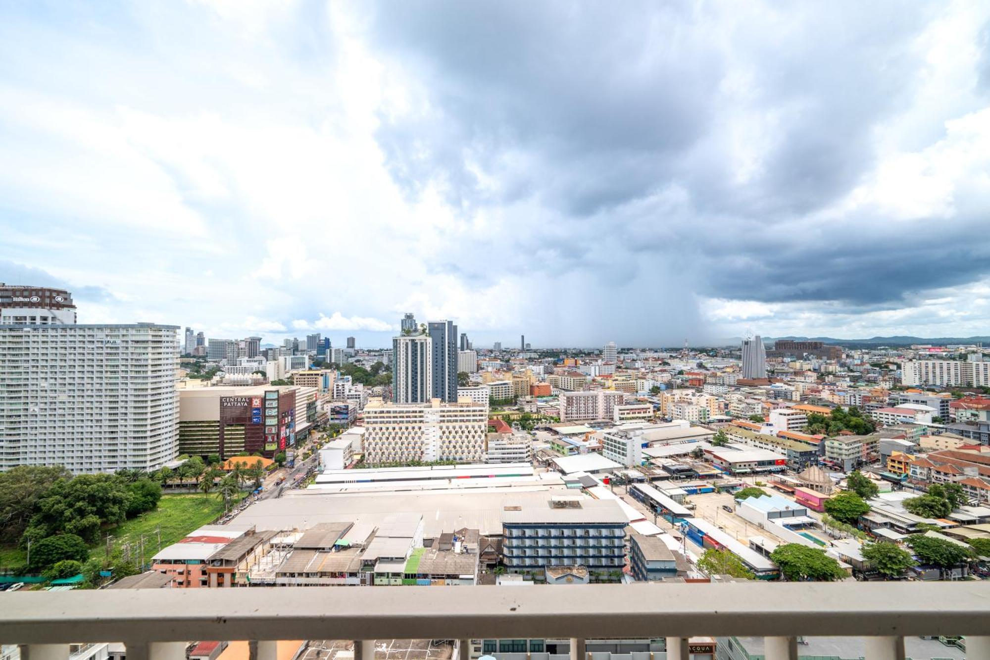 Apartment Kaws Theme Modern 1br - High Floor Seaview