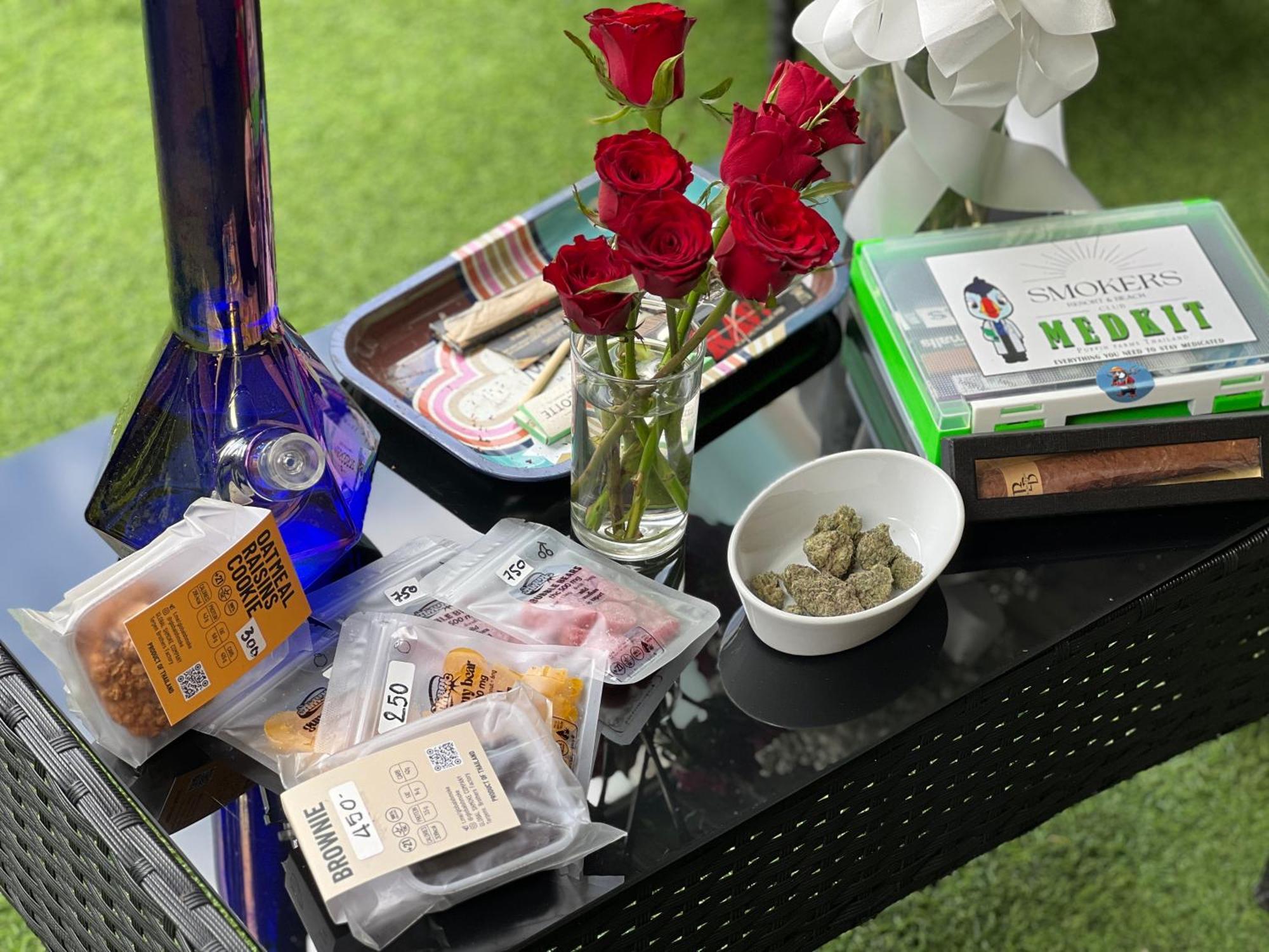 Smokers Beach Club & Resort *