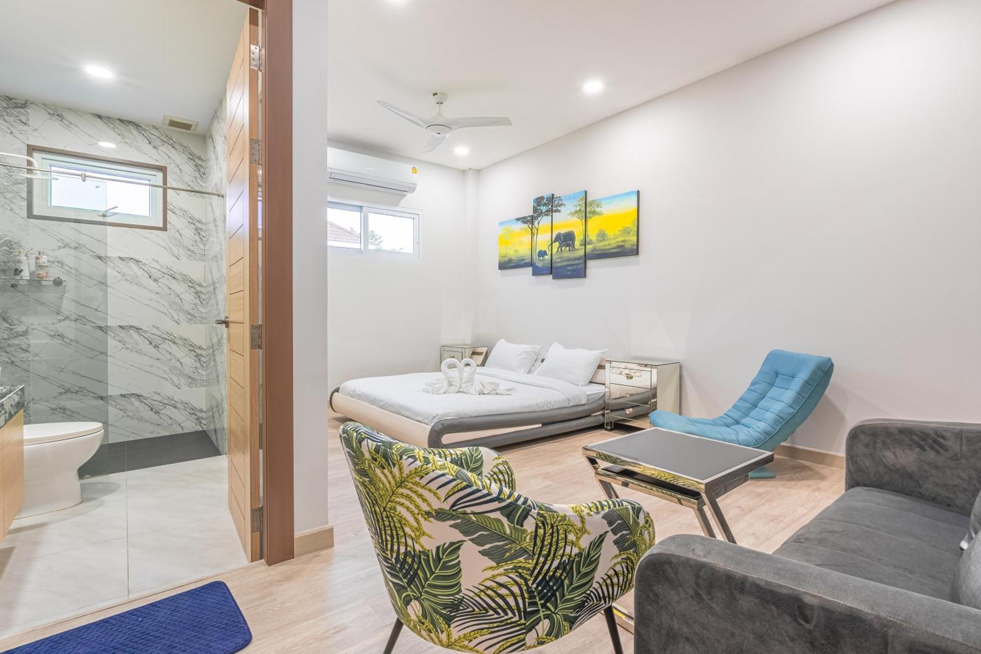 芭提雅21航站楼附近8卧9卫轻奢现代别墅带独立歌房 Villa Pattaya