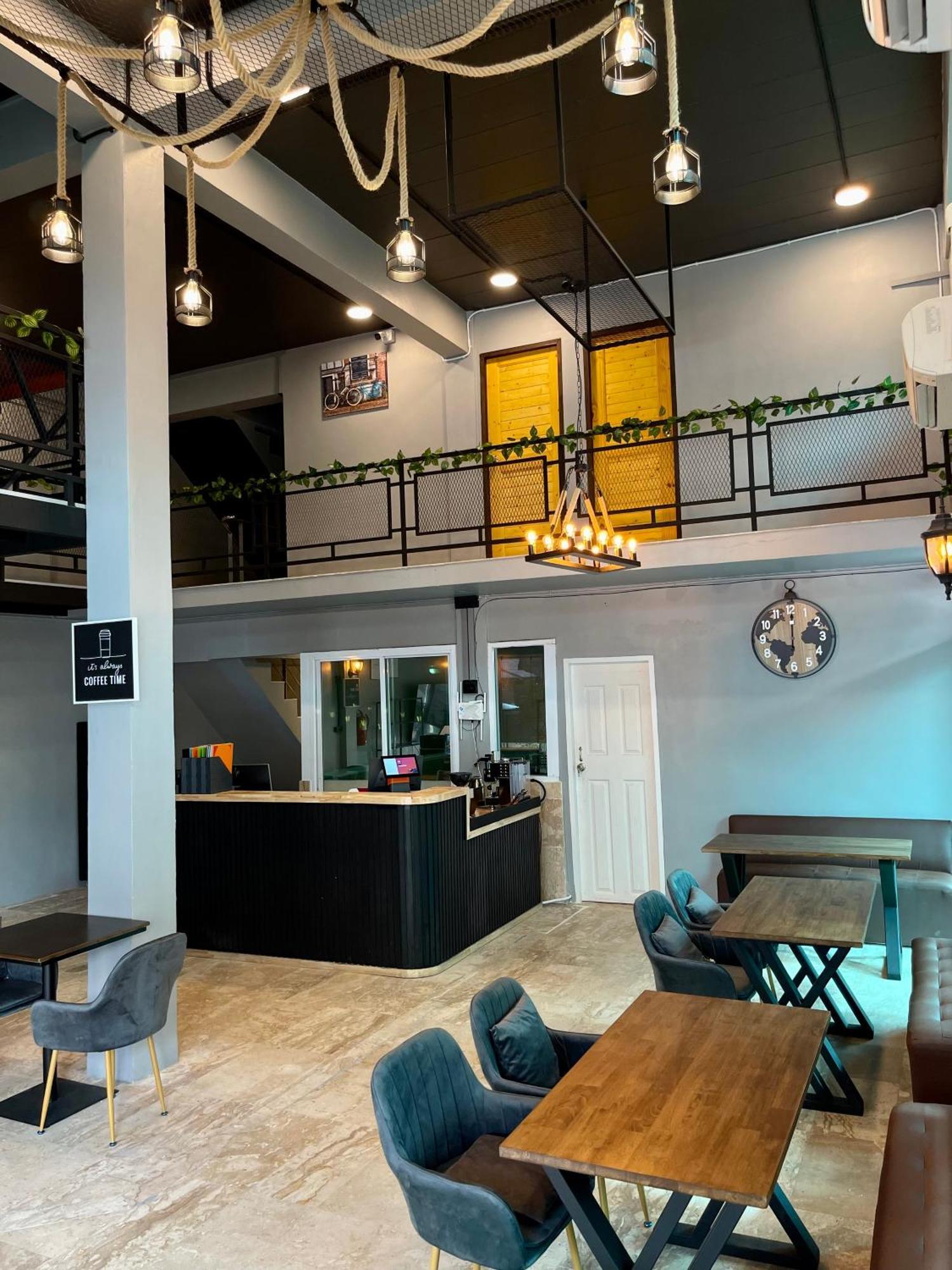Friends Station Tukkom & Cafe Hostel *