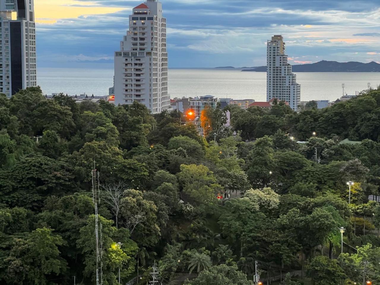 Sea & Pool View 1 Hall 1 Bedroom 1 Bathroom Mung Apartment *