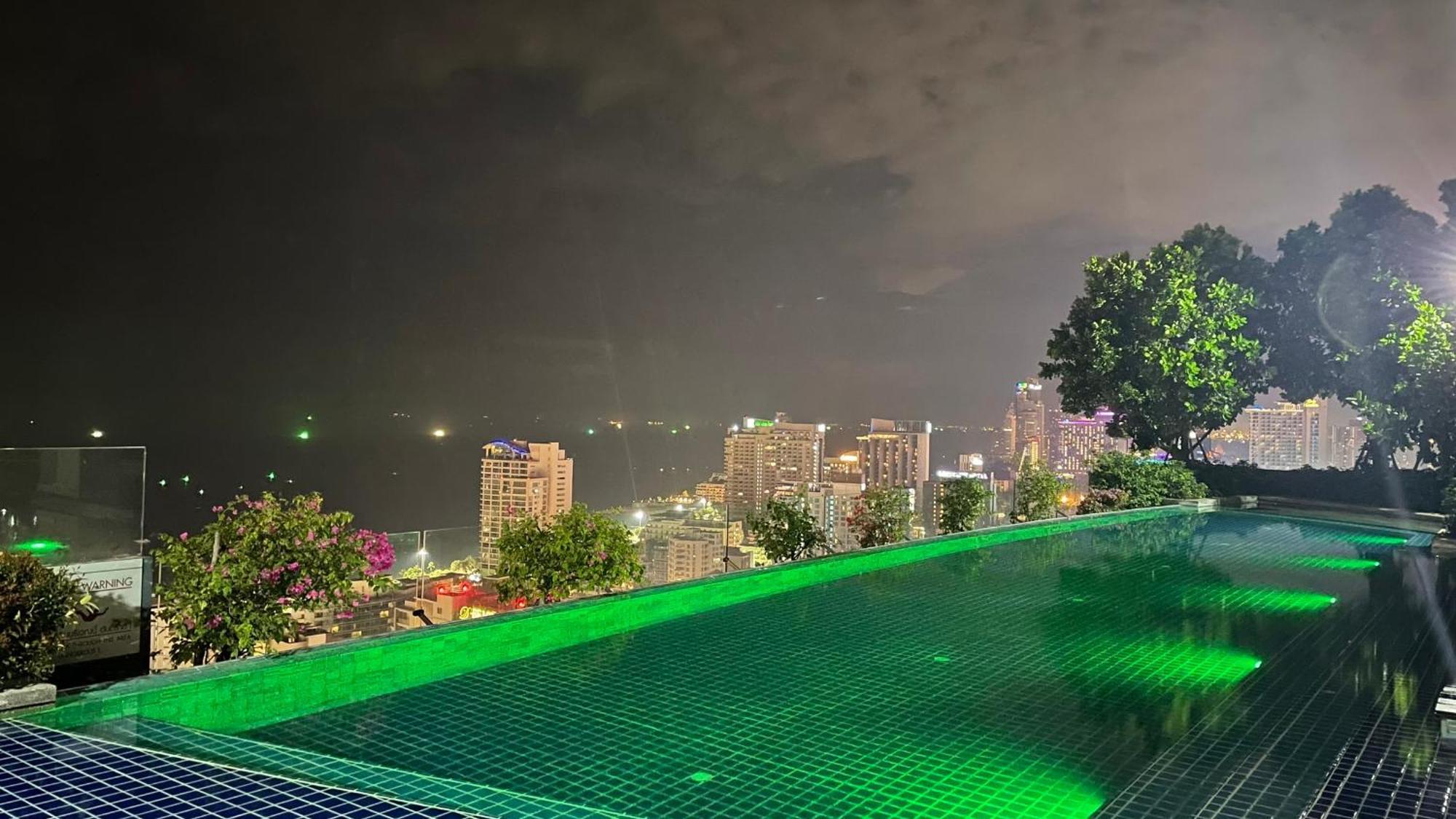 Near & Soi6 - Amazing View Apartment