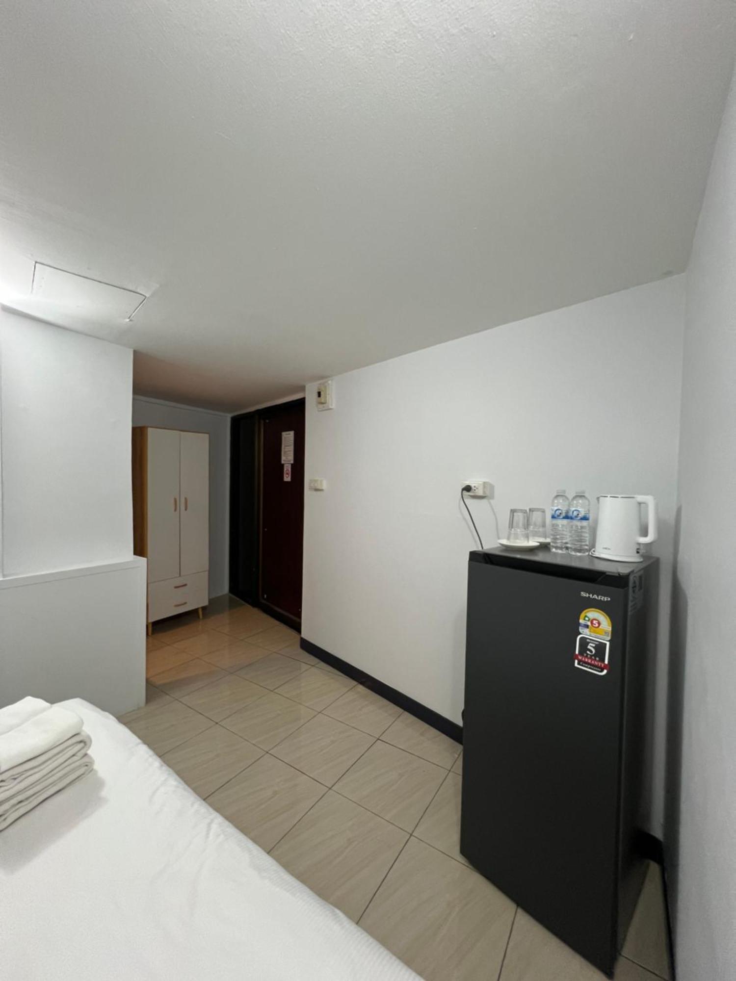 Hotel Maland House - Soi 14 Saisong Road *
