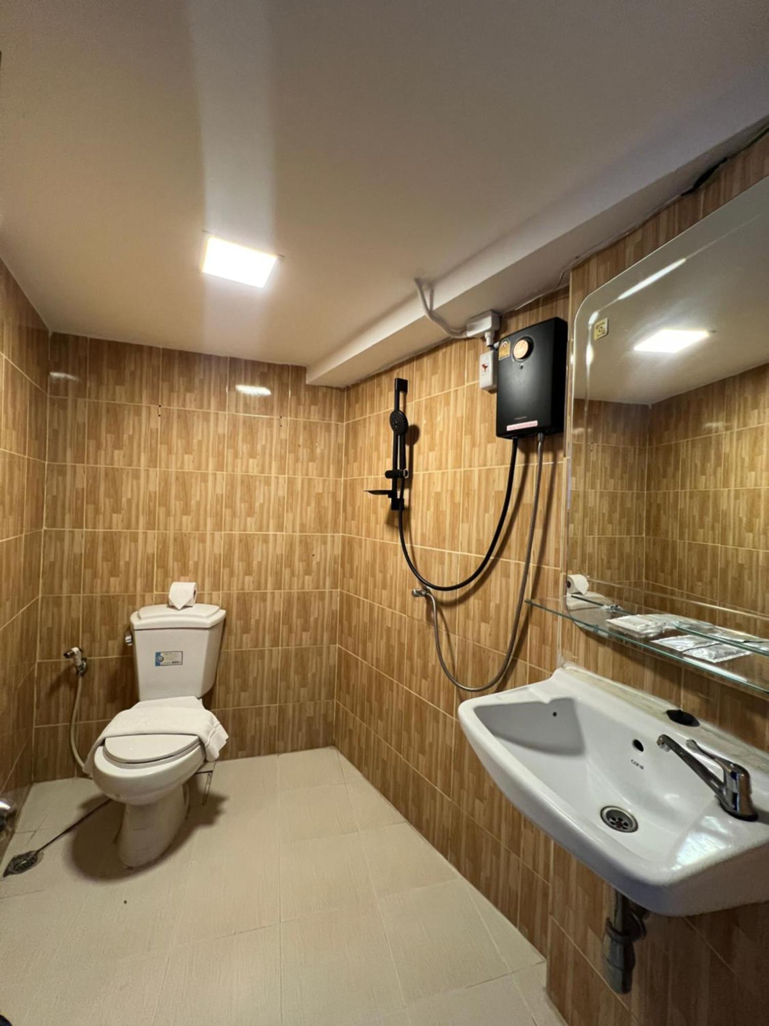 Hotel Maland House - Soi 14 Saisong Road