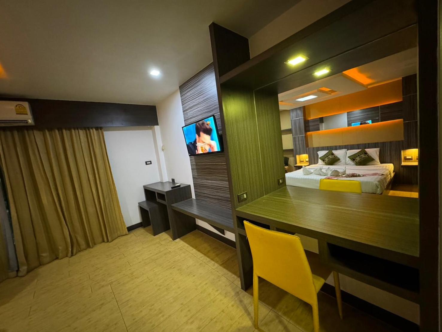 Mr.mac's Place Hotel
