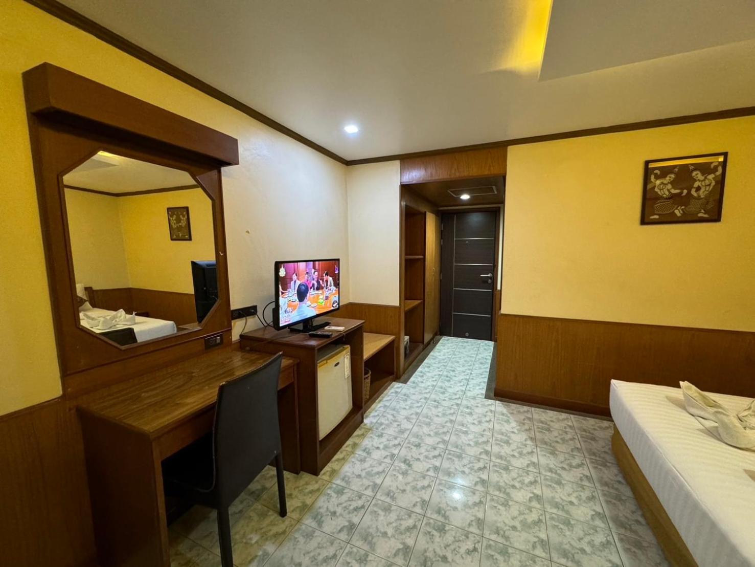 Mr.mac's Place 2*