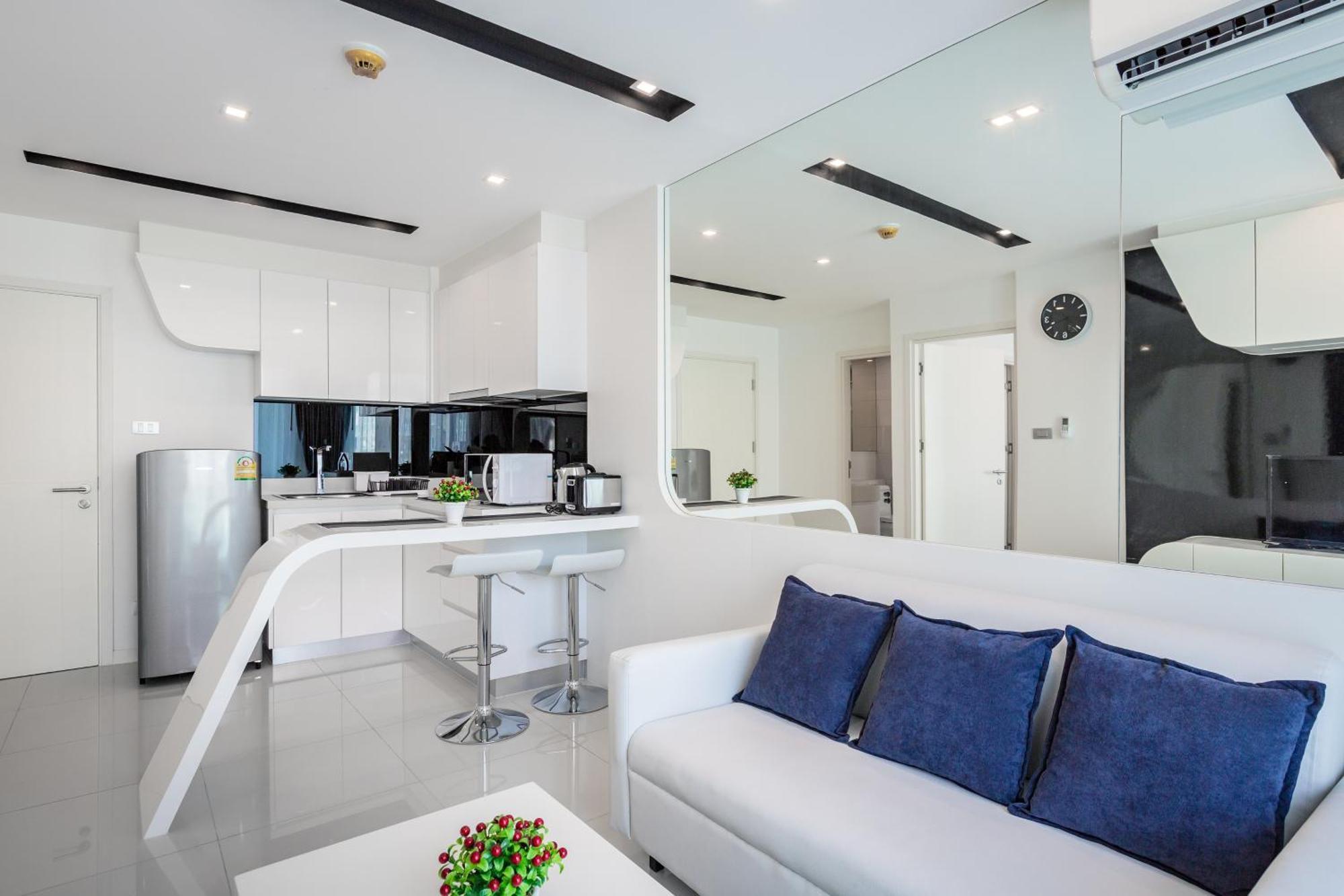 New Superb One-bedroom In The Heart Of Apartment *