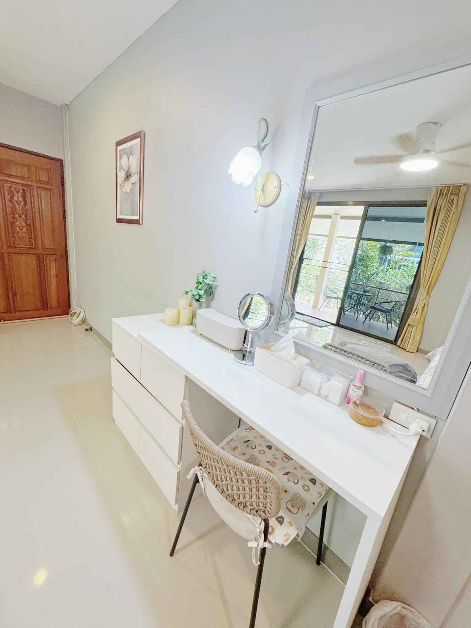 Sun And Moon House * Pattaya