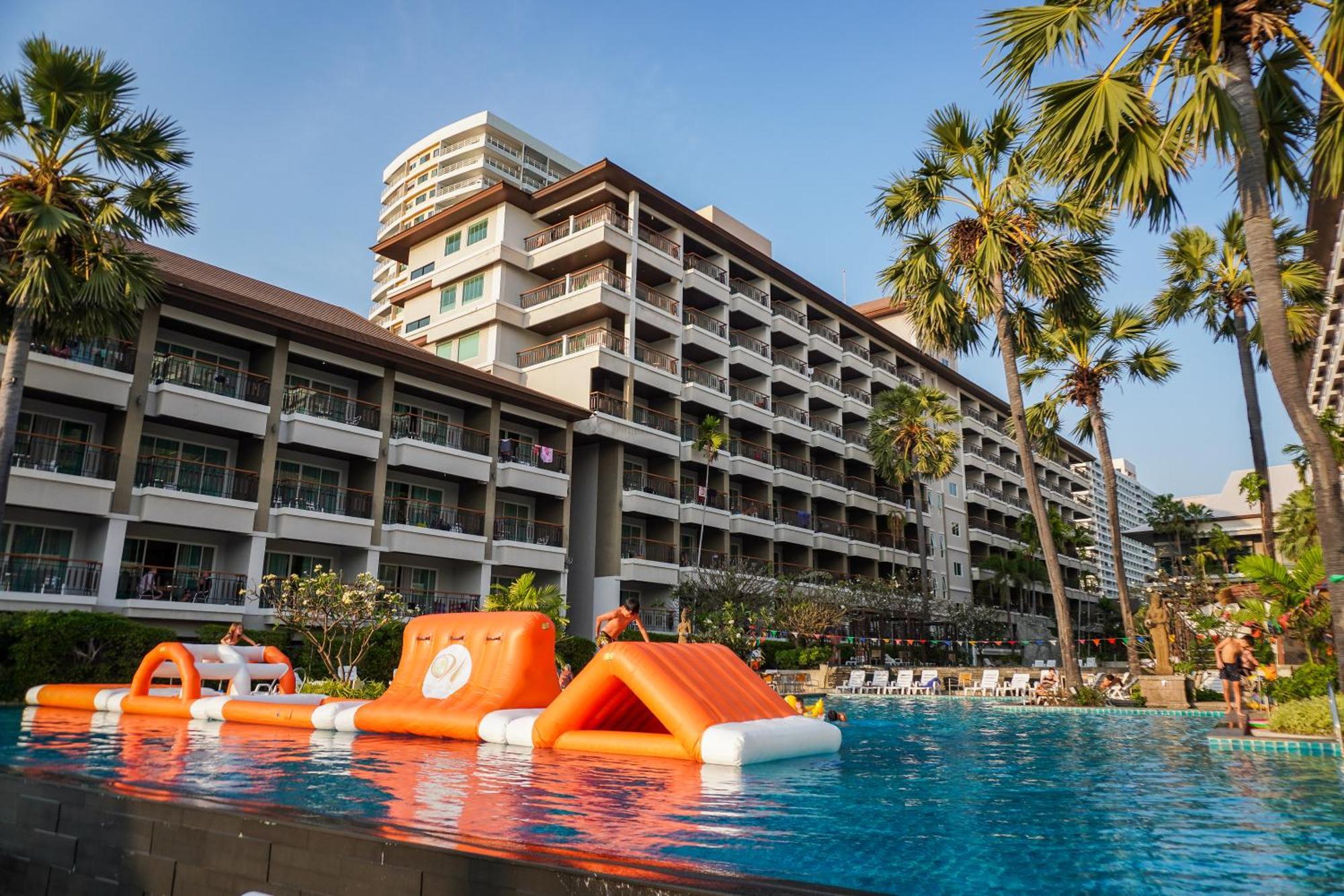 Welcome World Beachfront Hotel