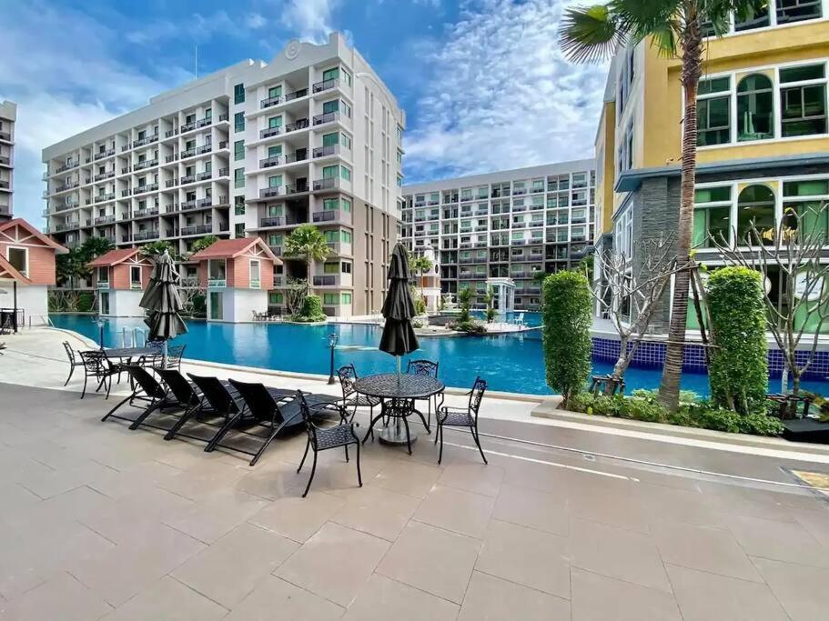 Lovely Pool View Arcadia 1 Bedroom Pattaya