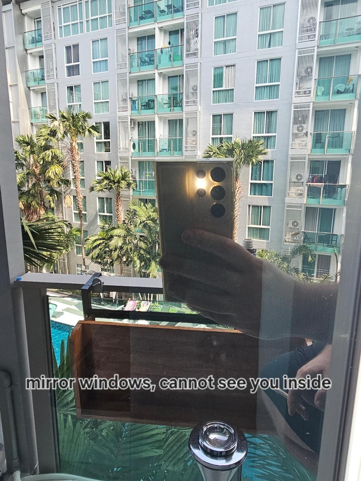 Amazing Pool View In Wifi Netflix